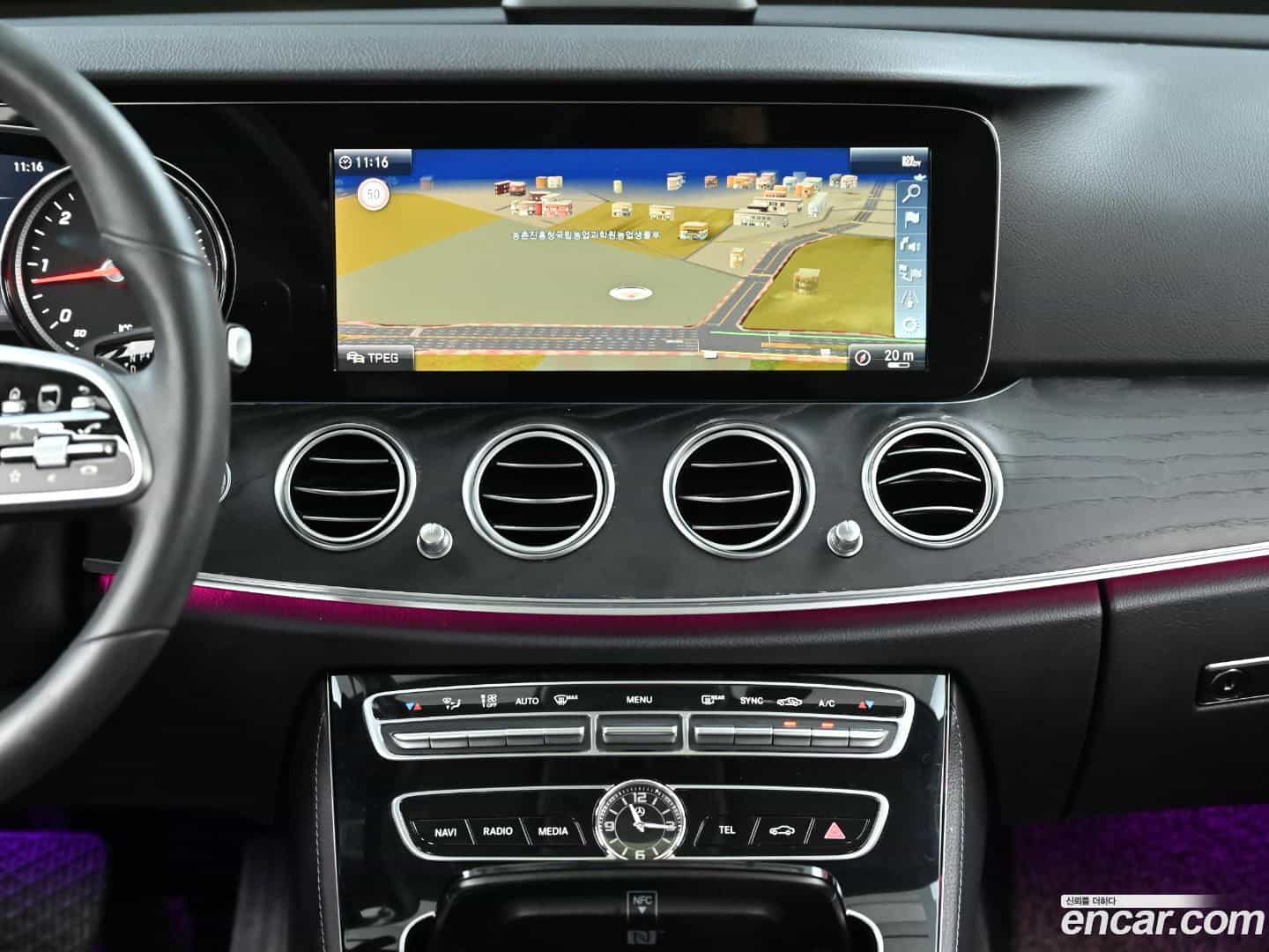 E-Class Mercedes-Benz 2018.10-OPTION-018