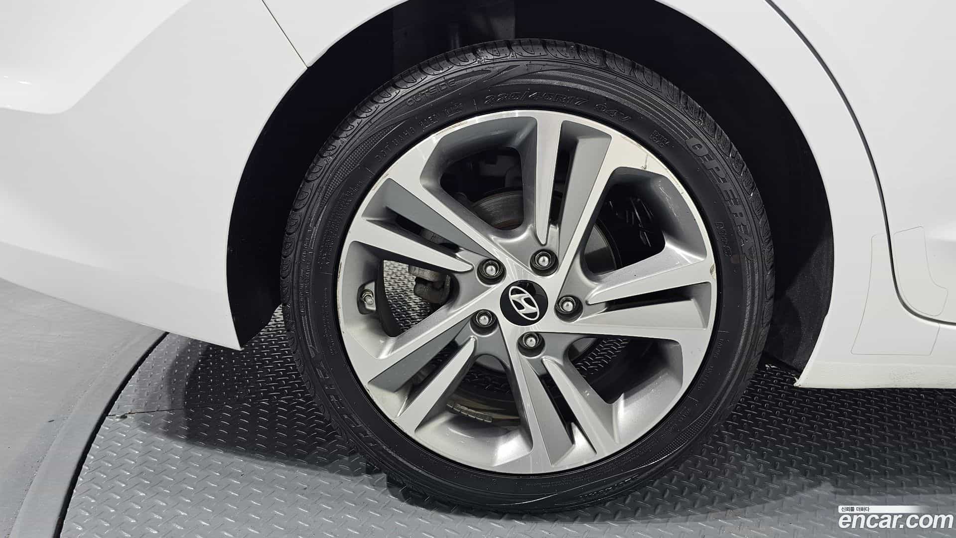 AVANTE Hyundai 2018.1-OUTER-005