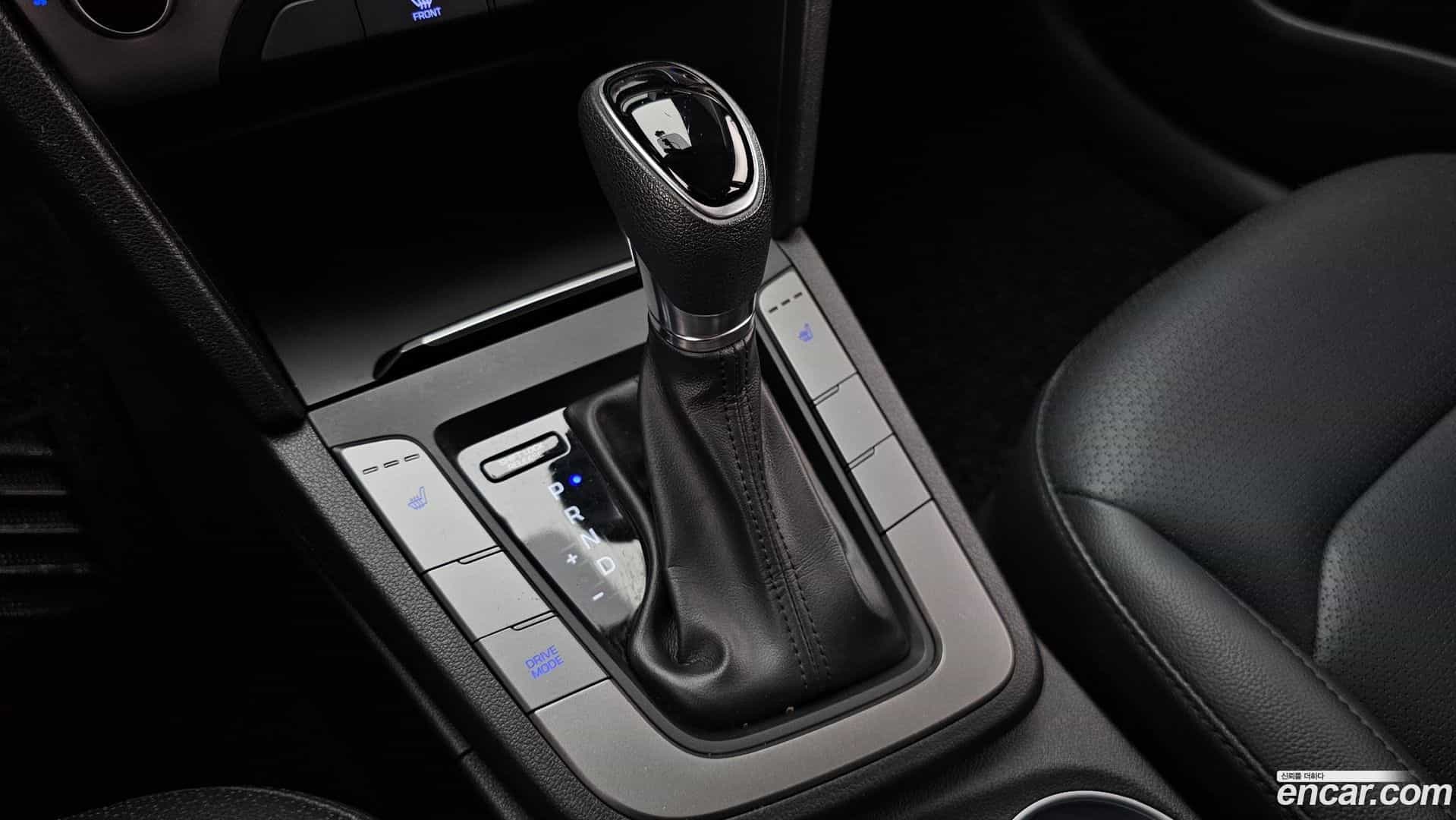 AVANTE Hyundai 2018.1-INNER-009