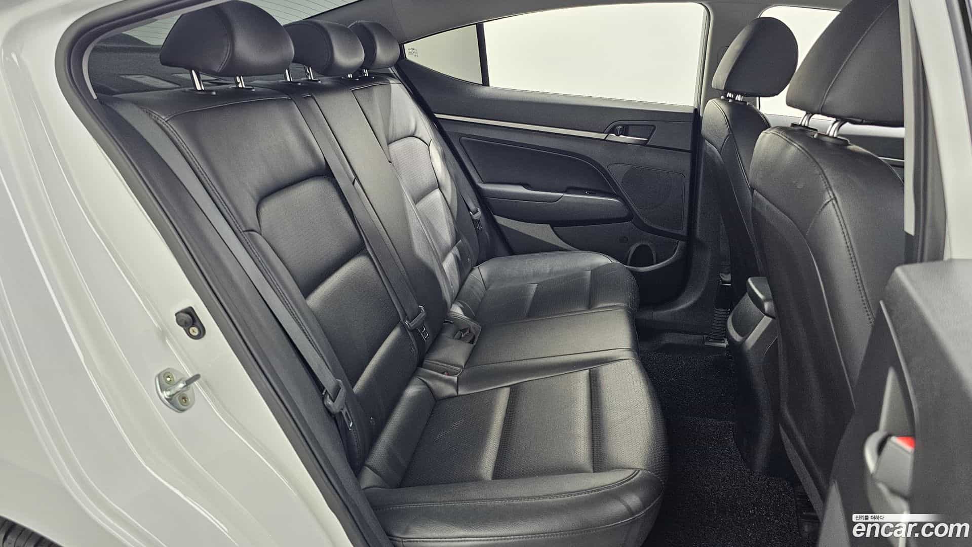AVANTE Hyundai 2018.1-OPTION-016