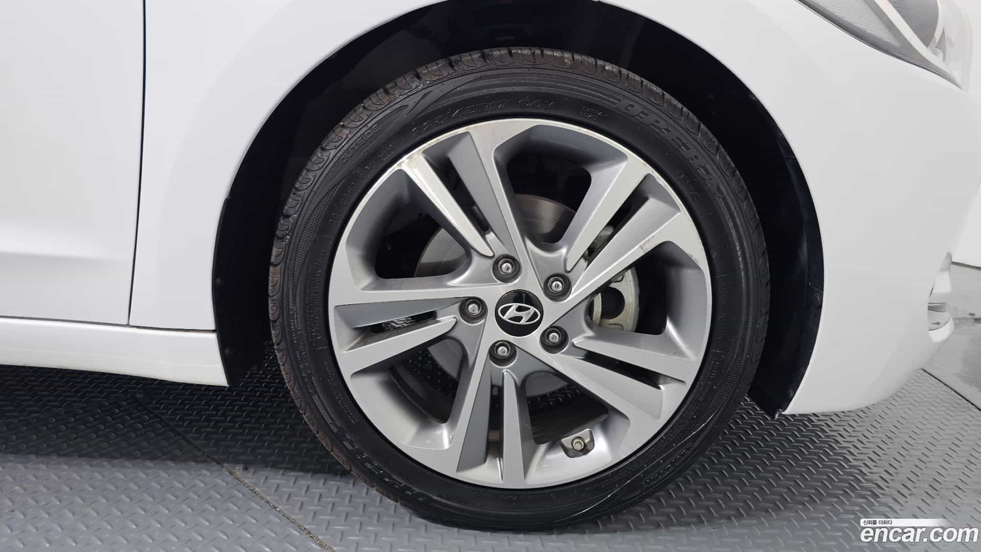 AVANTE Hyundai 2018.1-OUTER-031
