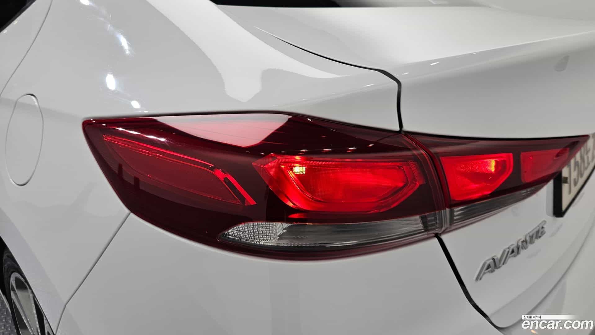 AVANTE Hyundai 2018.1-OUTER-033