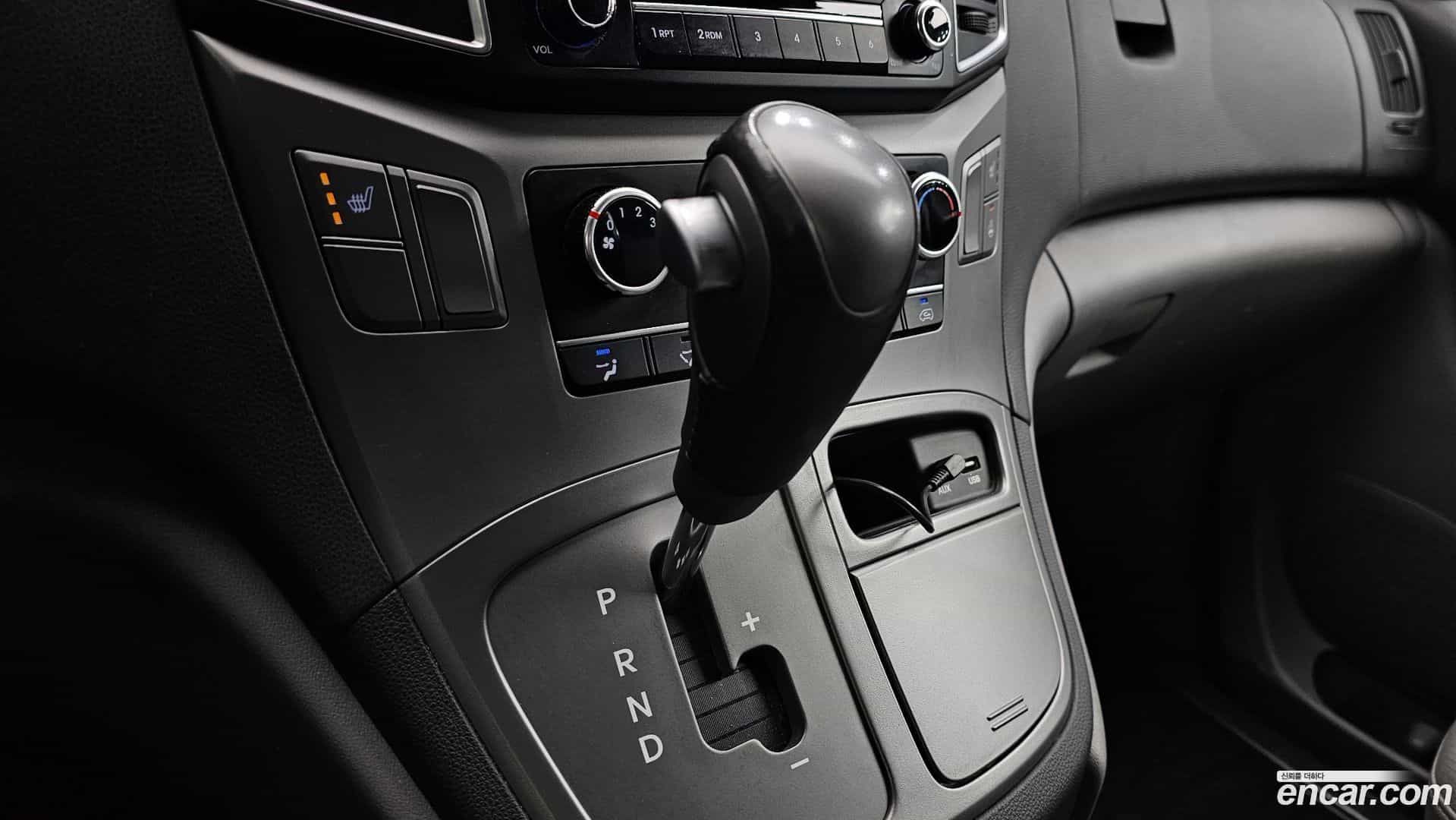 Starex Hyundai 2018.2-INNER-009