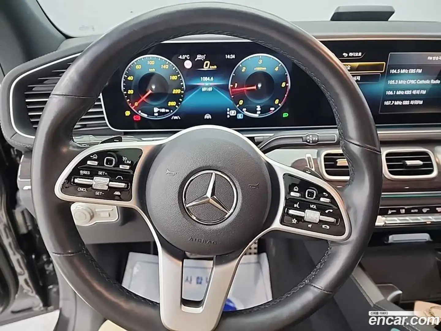 GLE-Class Mercedes-Benz 2021.1-INNER-009