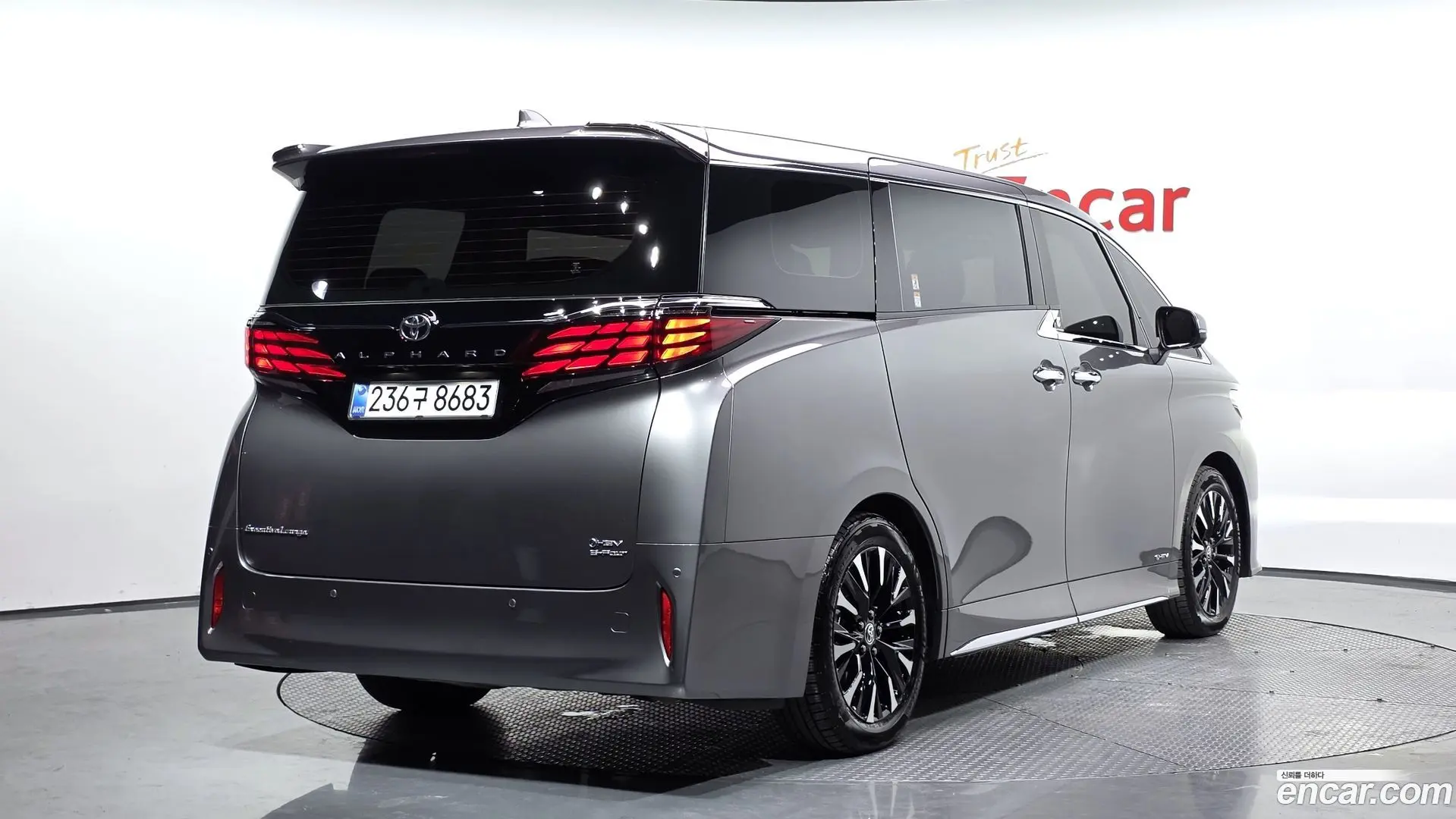 Main__Slider__Photo:Alphard Toyota 2025.4-1