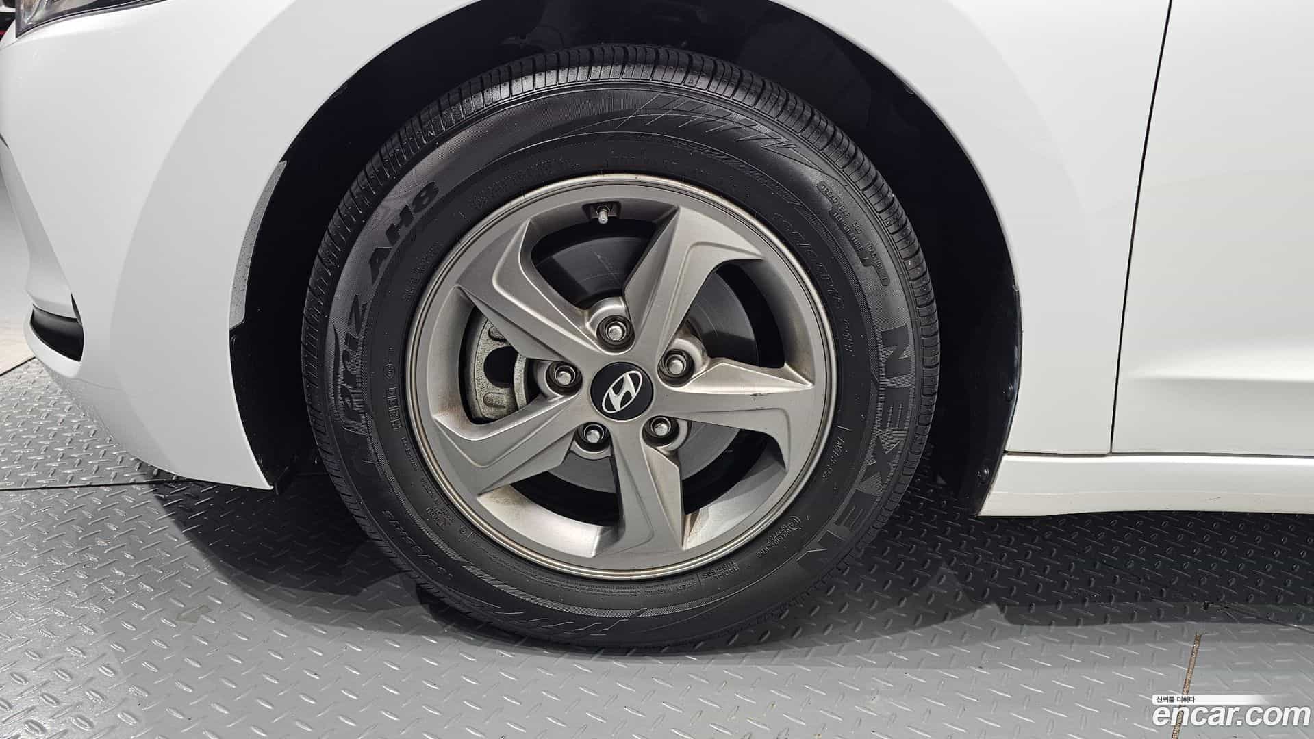 AVANTE Hyundai 2017.4-OUTER-005