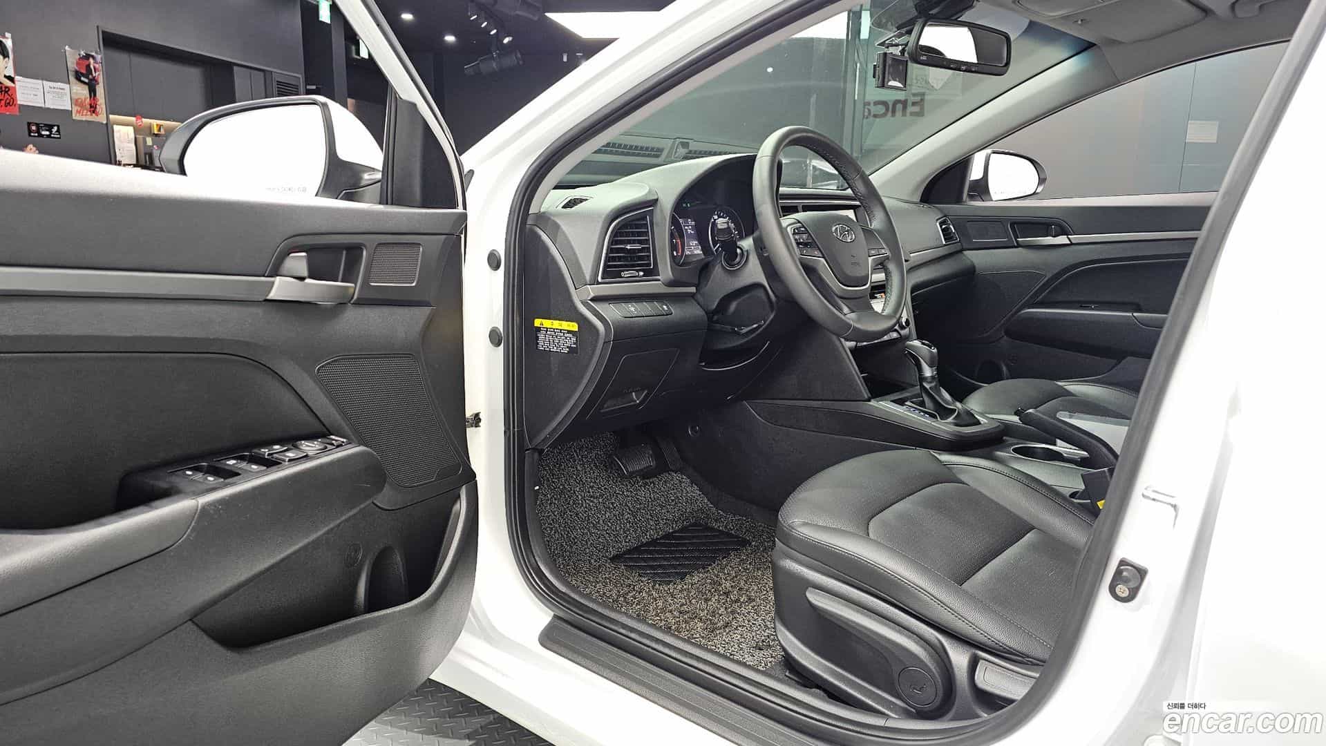 AVANTE Hyundai 2017.4-INNER-010