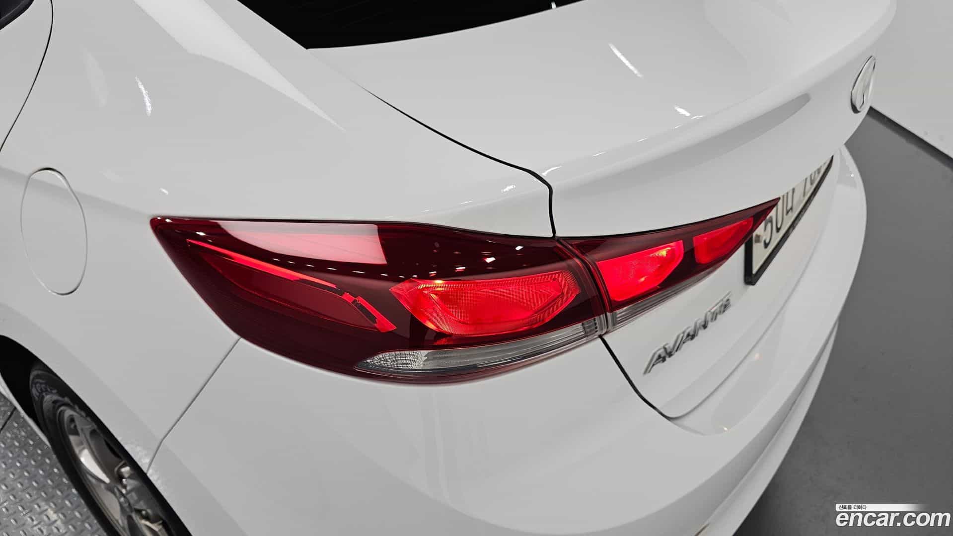 AVANTE Hyundai 2017.4-OUTER-033