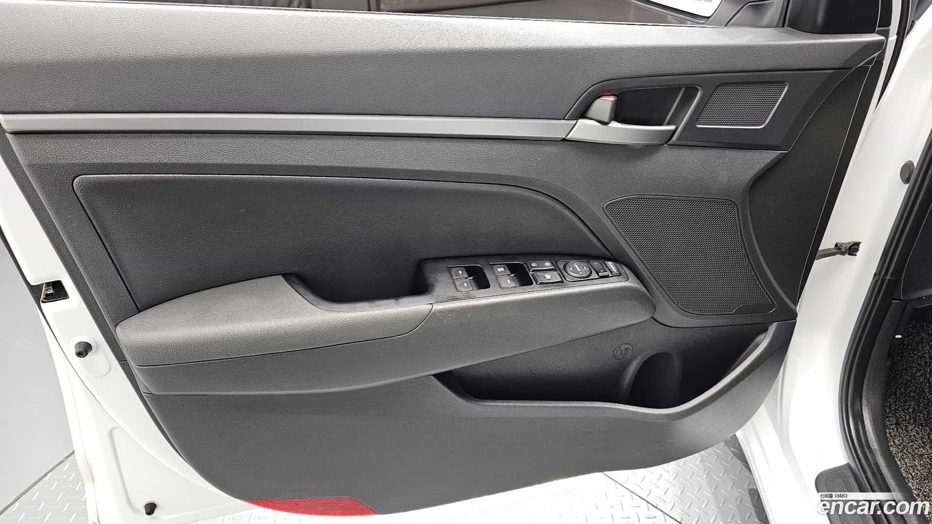 AVANTE Hyundai 2017.4-INNER-034