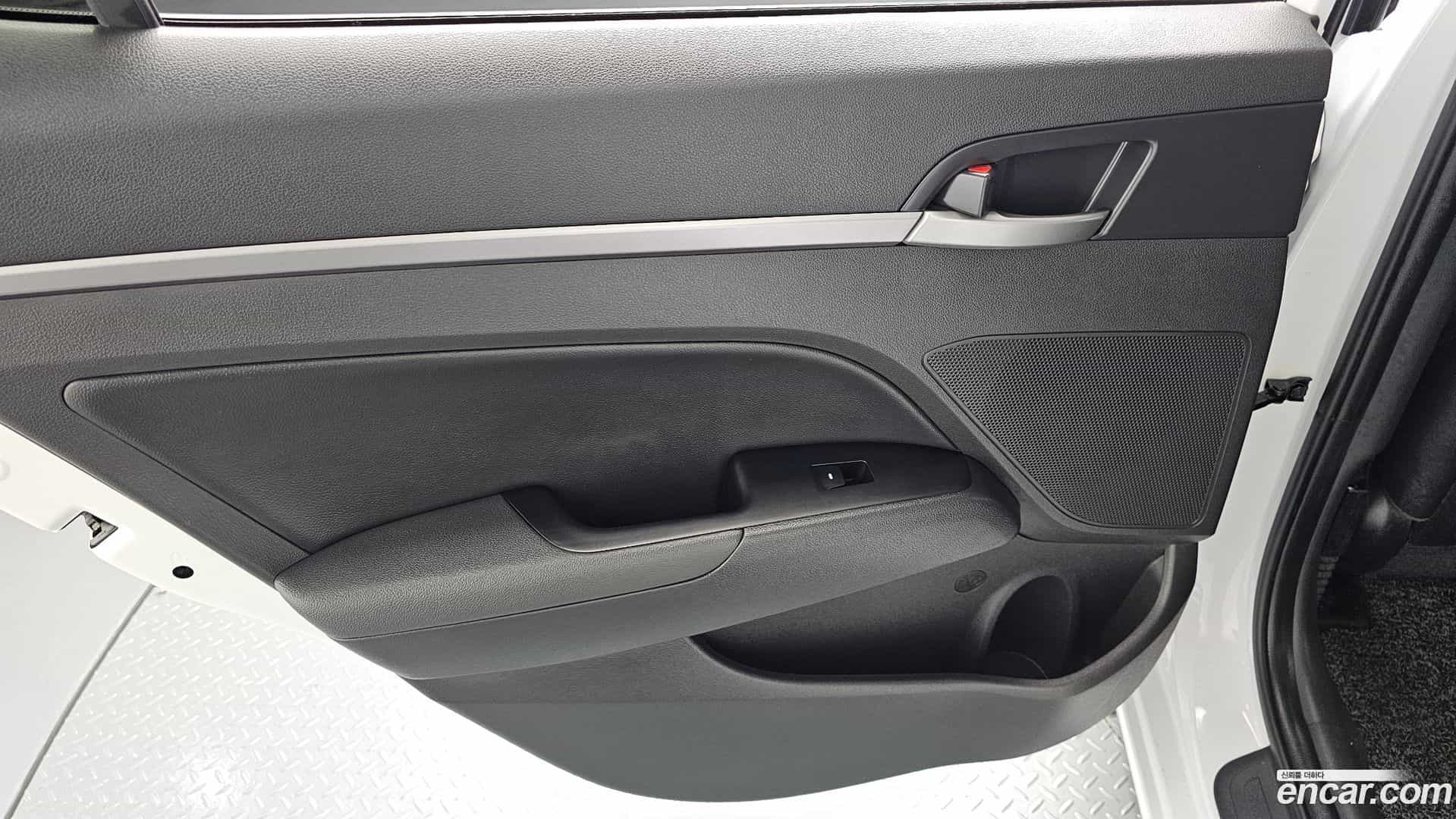 AVANTE Hyundai 2017.4-INNER-035