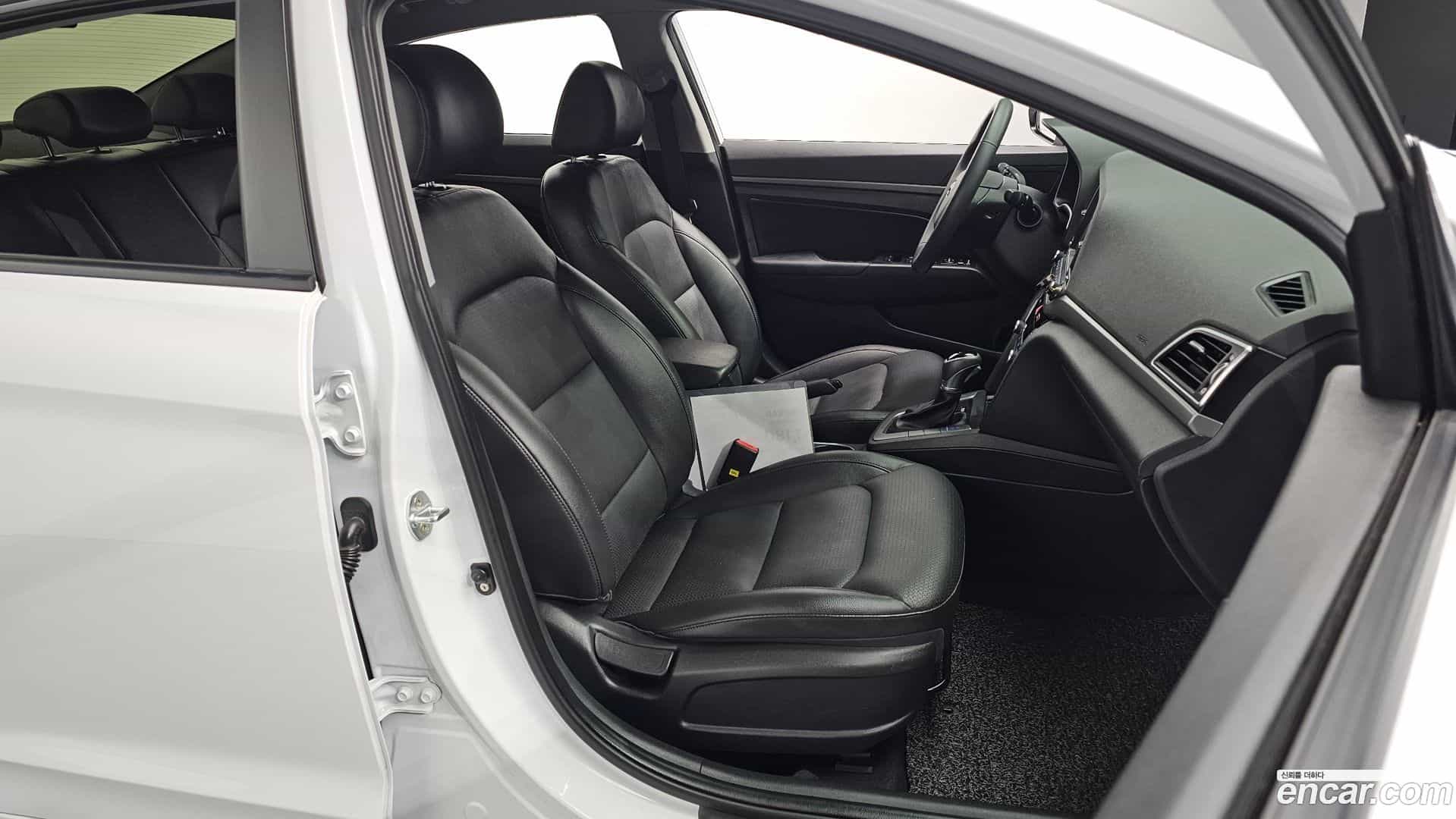 AVANTE Hyundai 2017.4-INNER-036