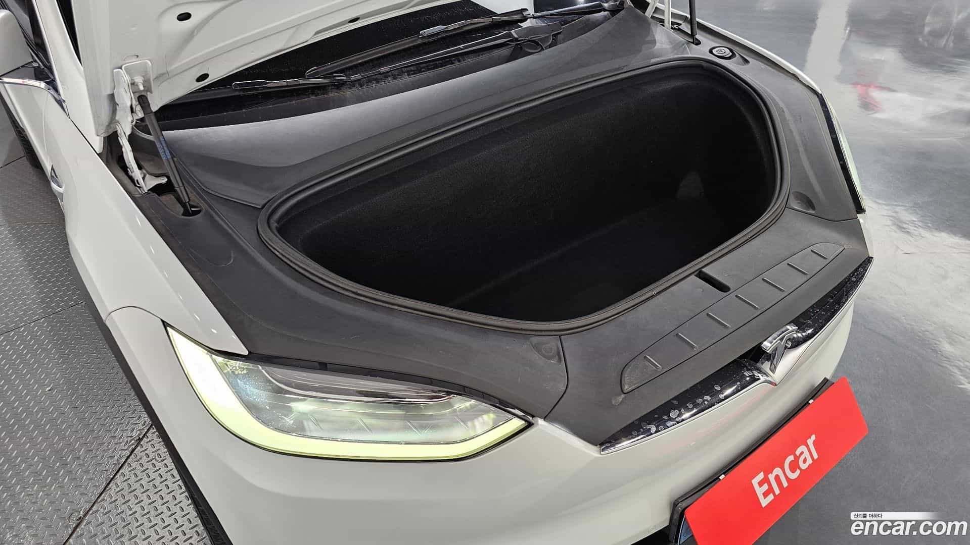 Model X Tesla 2020.10-OUTER-006