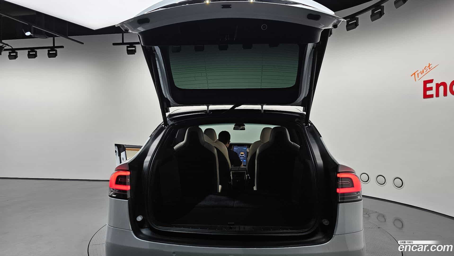 Model X Tesla 2020.10-OPTION-024