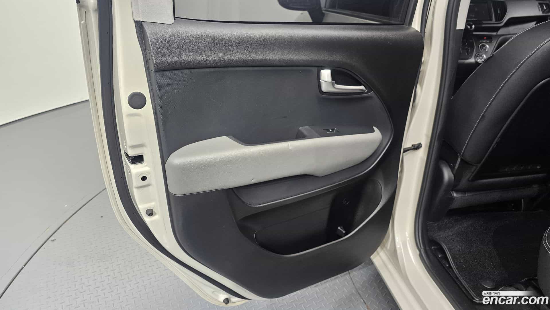 RAY Kia 2023.0-INNER-035