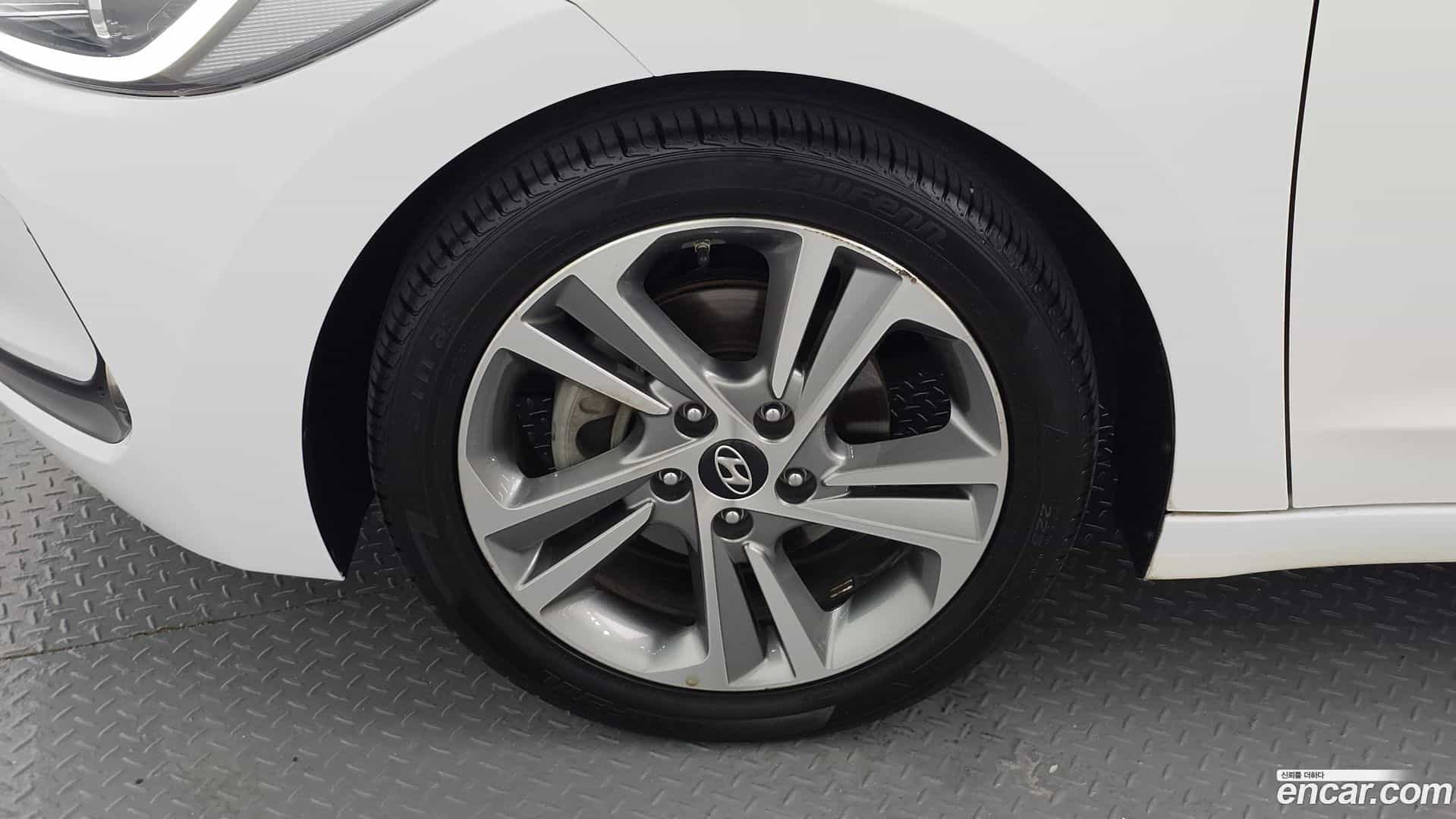 AVANTE Hyundai 2017.8-OUTER-005