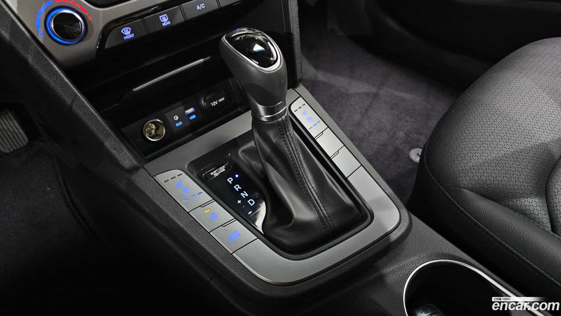 AVANTE Hyundai 2017.8-INNER-009