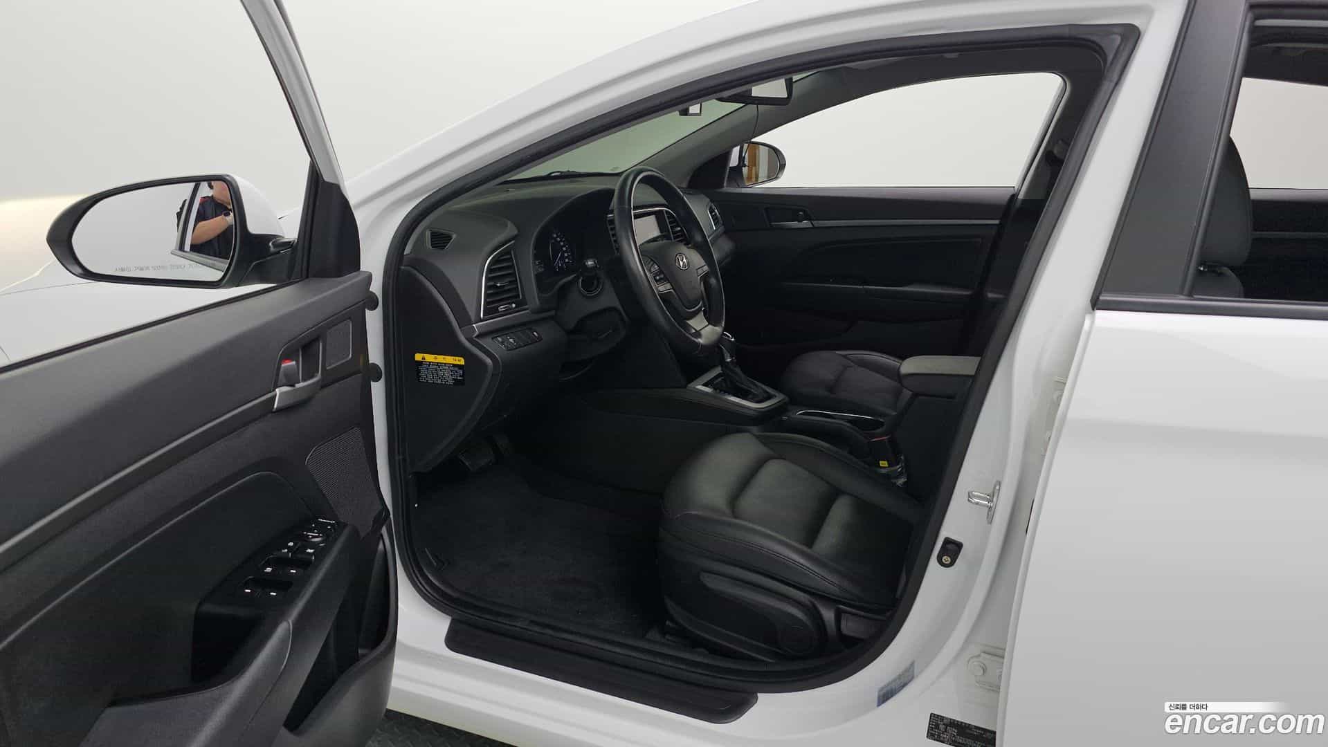 AVANTE Hyundai 2017.8-INNER-010