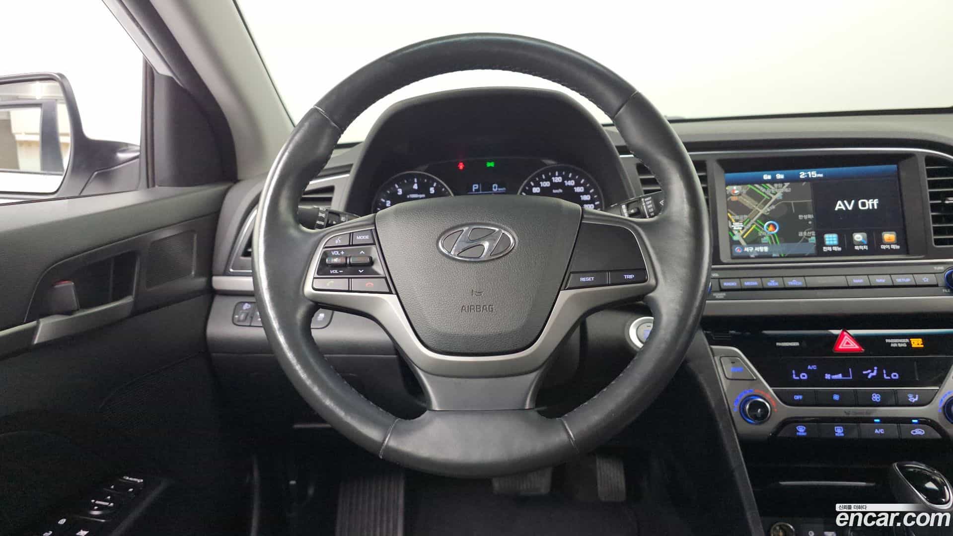 AVANTE Hyundai 2017.8-OPTION-015
