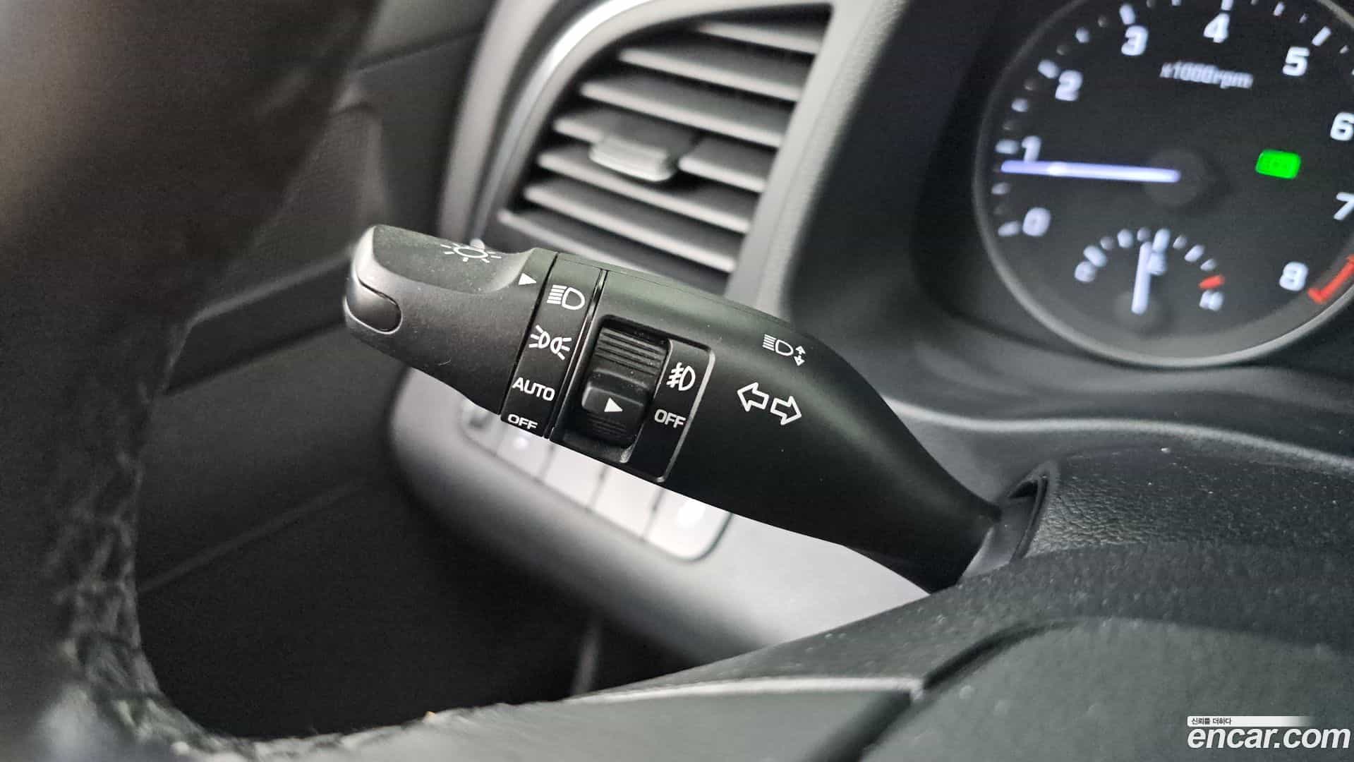 AVANTE Hyundai 2017.8-OPTION-019
