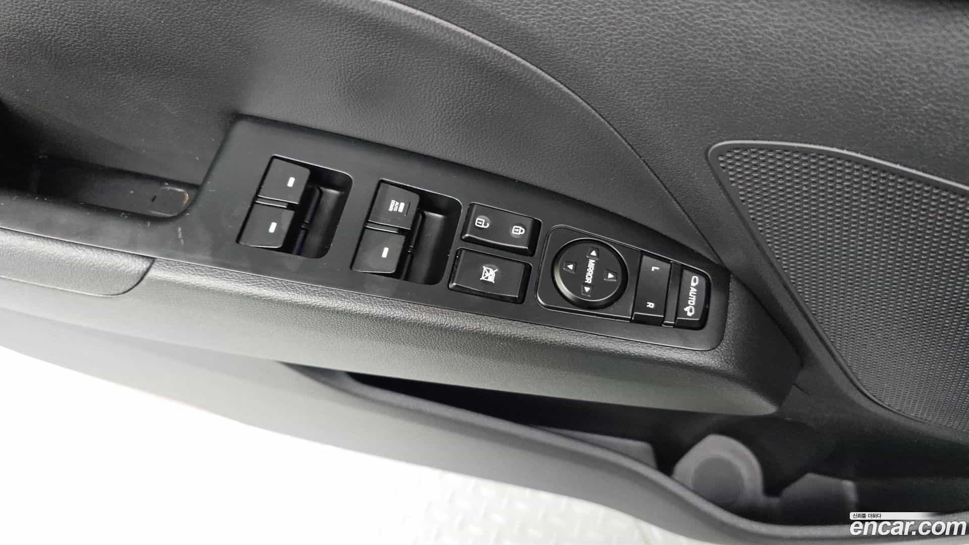 AVANTE Hyundai 2017.8-OPTION-020