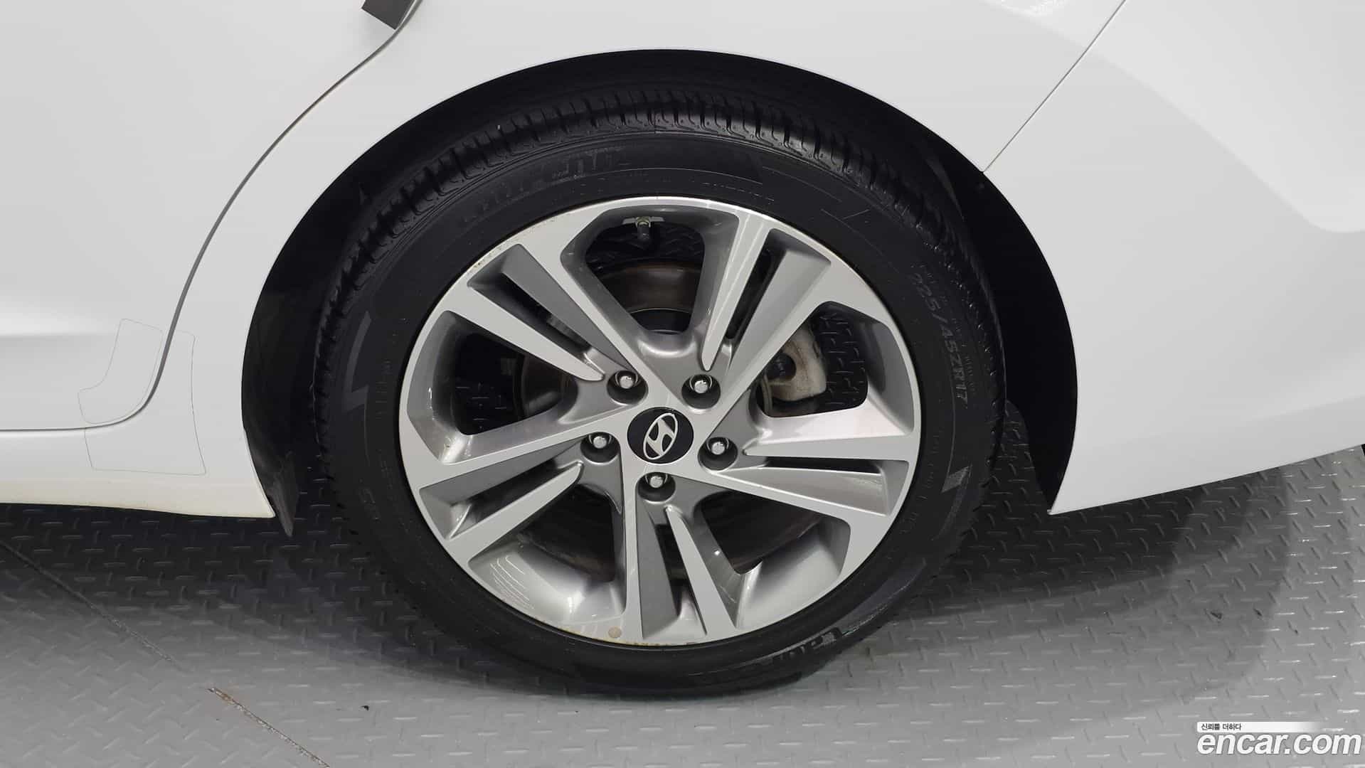 AVANTE Hyundai 2017.8-OUTER-031