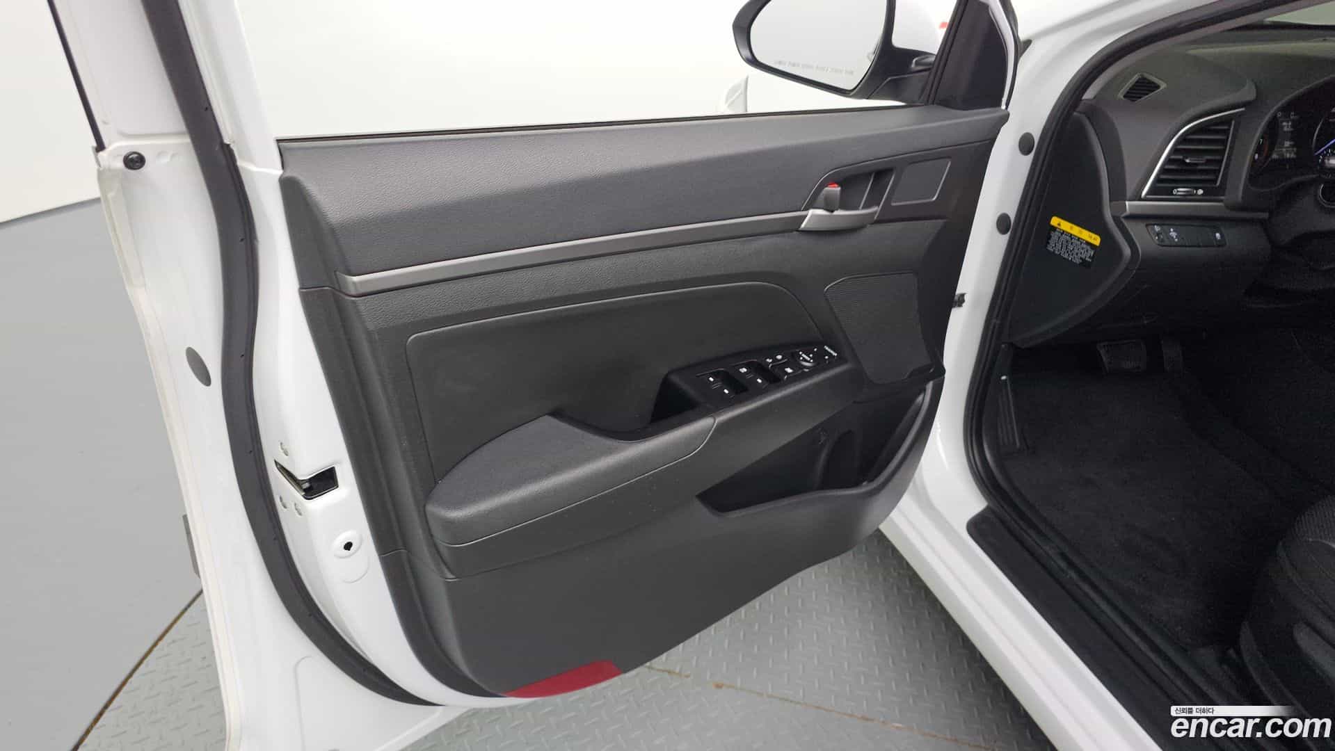 AVANTE Hyundai 2017.8-INNER-034