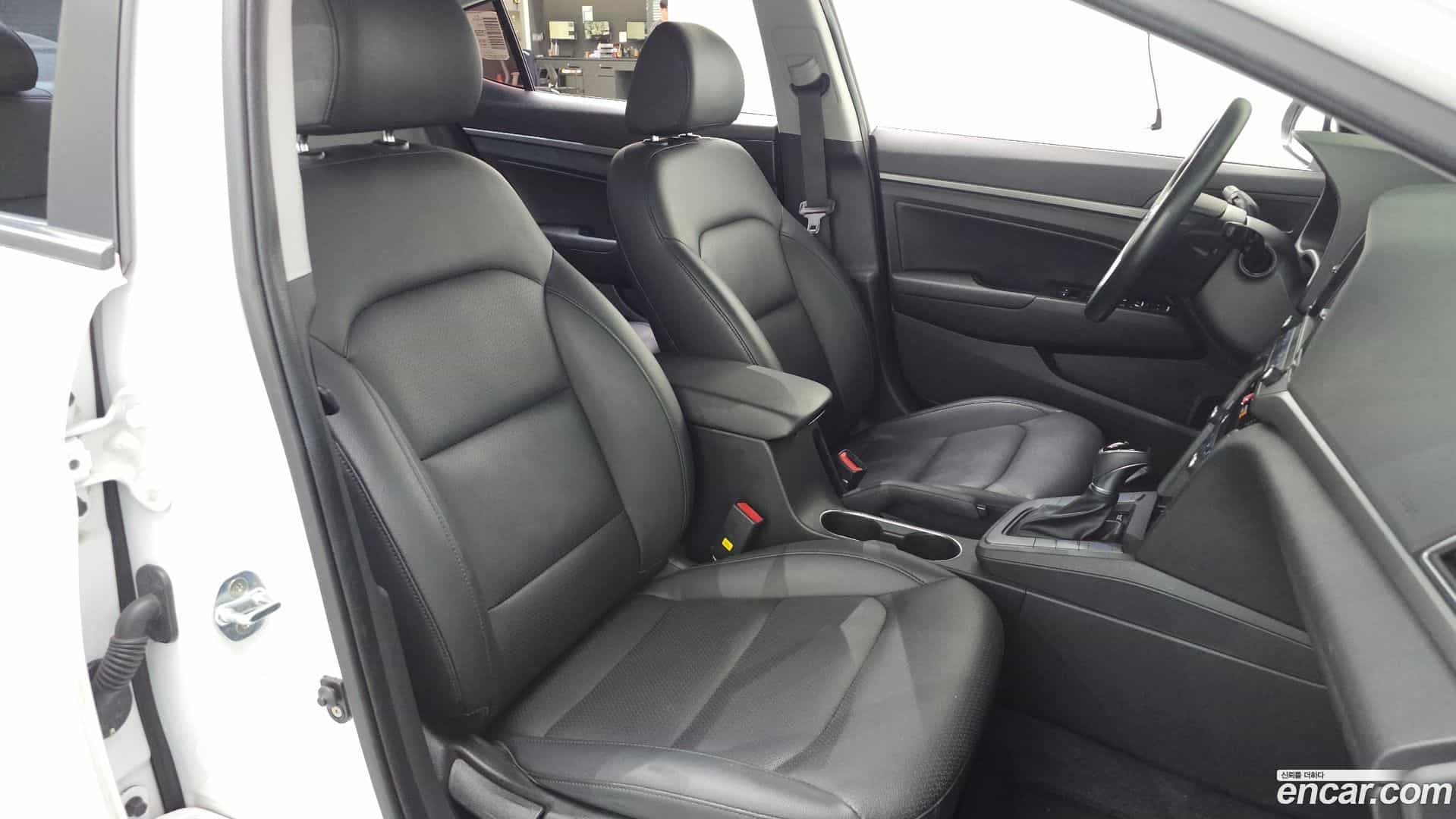 AVANTE Hyundai 2017.8-INNER-036