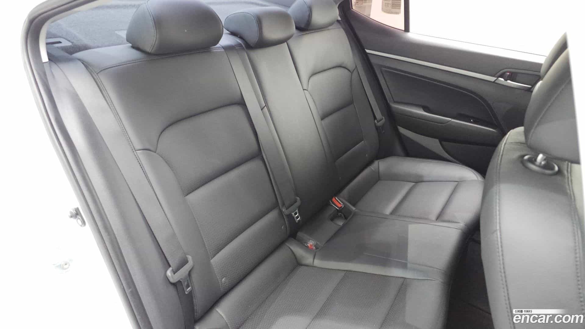 AVANTE Hyundai 2017.8-OPTION-042