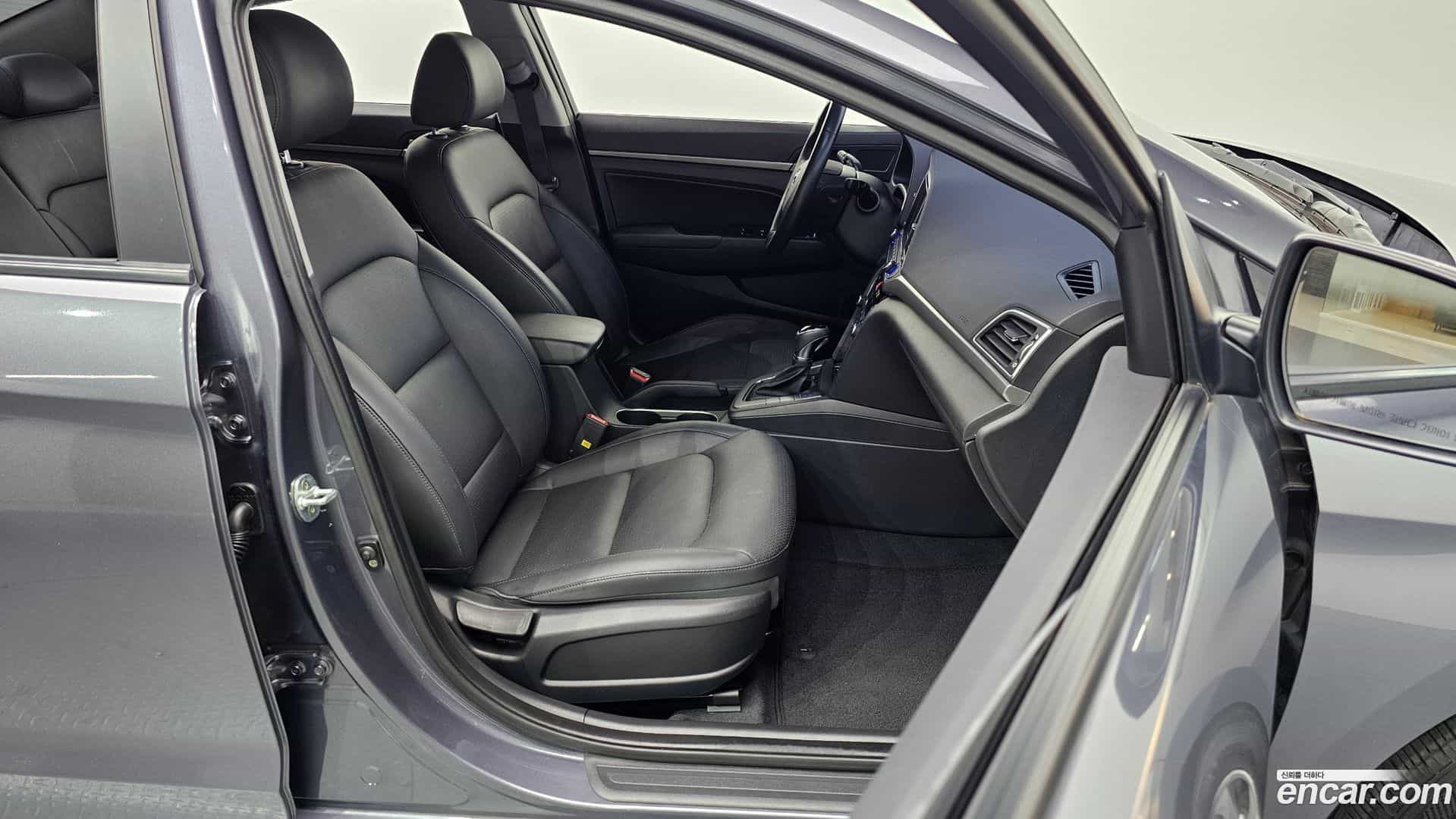 AVANTE Hyundai 2017.7-INNER-010