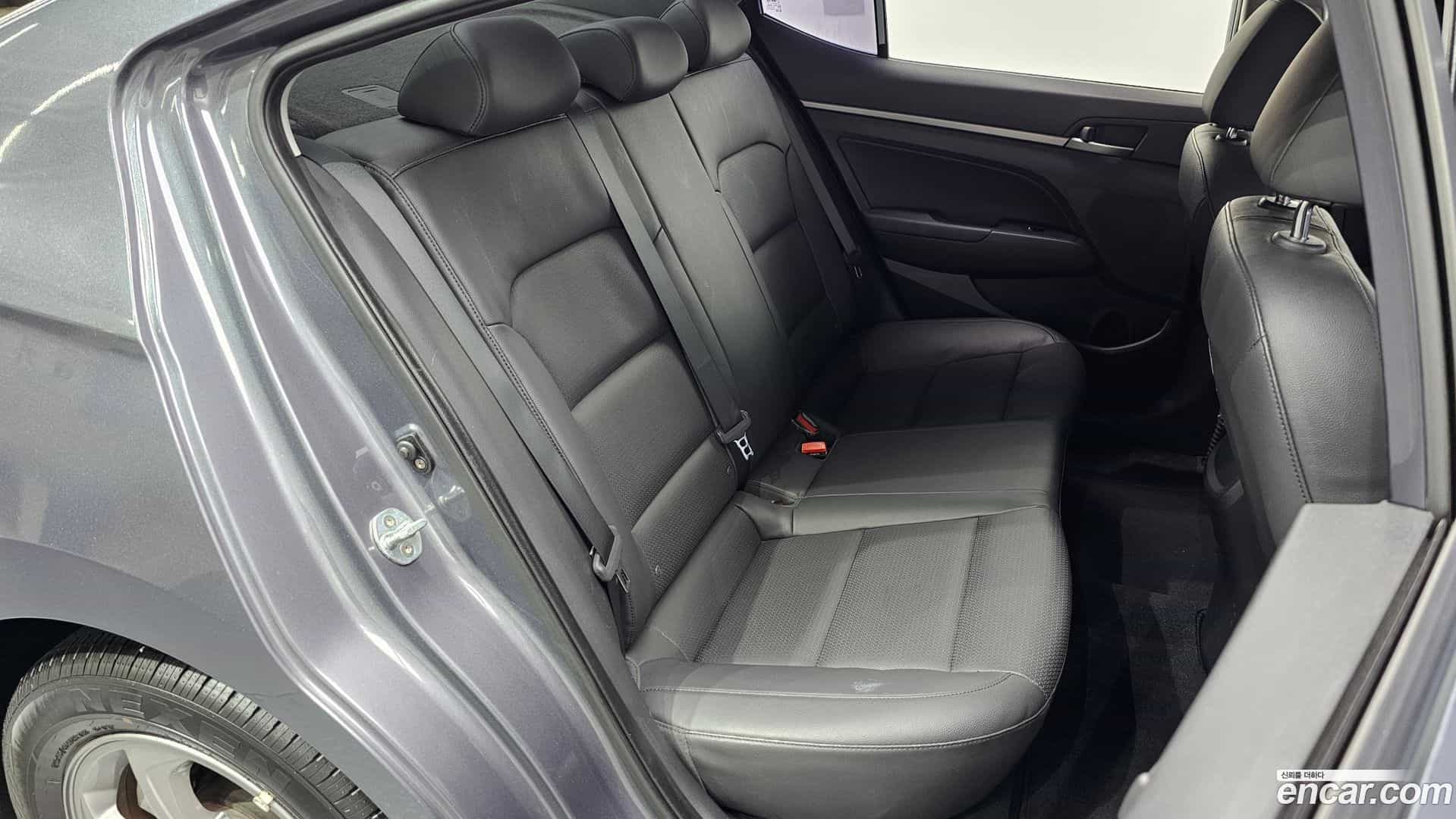 AVANTE Hyundai 2017.7-OPTION-015