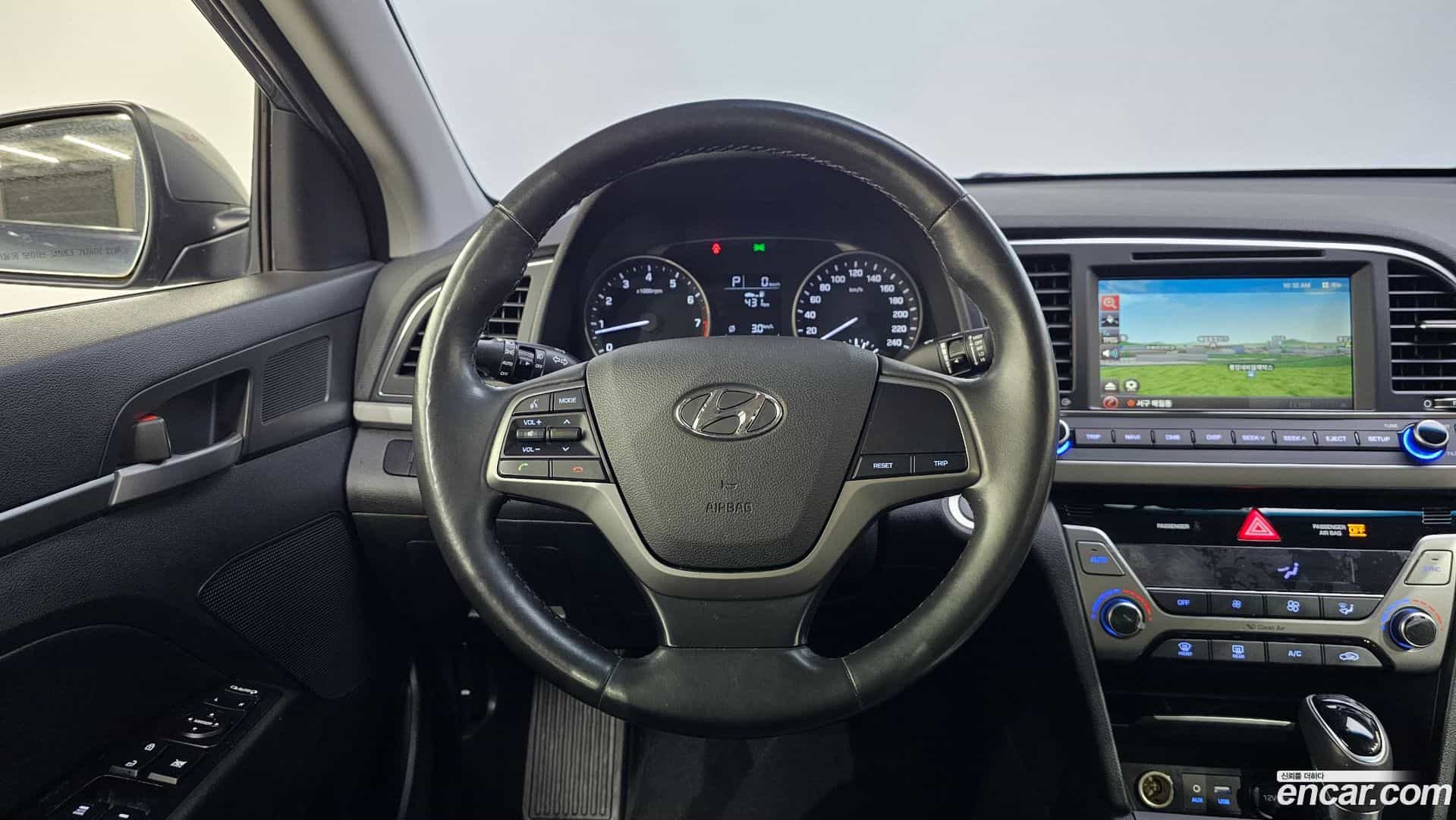 AVANTE Hyundai 2017.7-OPTION-016