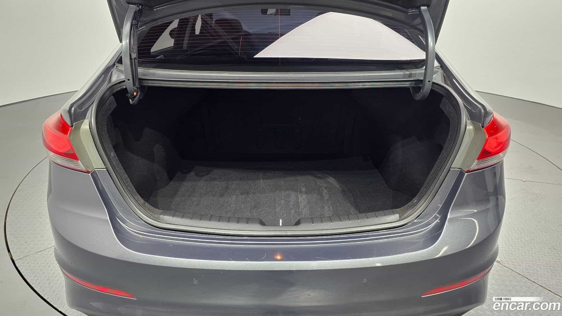 AVANTE Hyundai 2017.7-OPTION-024