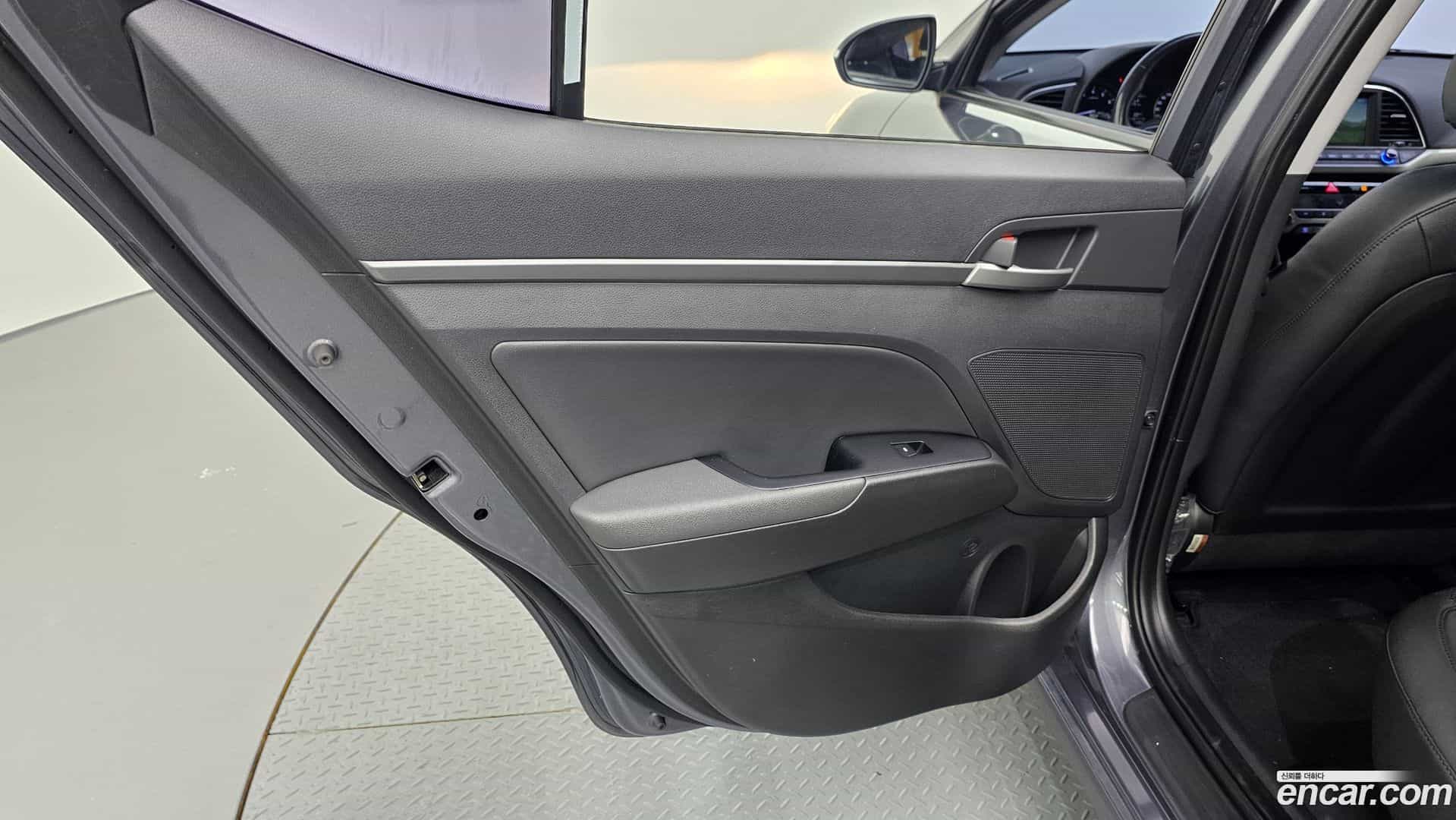 AVANTE Hyundai 2017.7-INNER-035