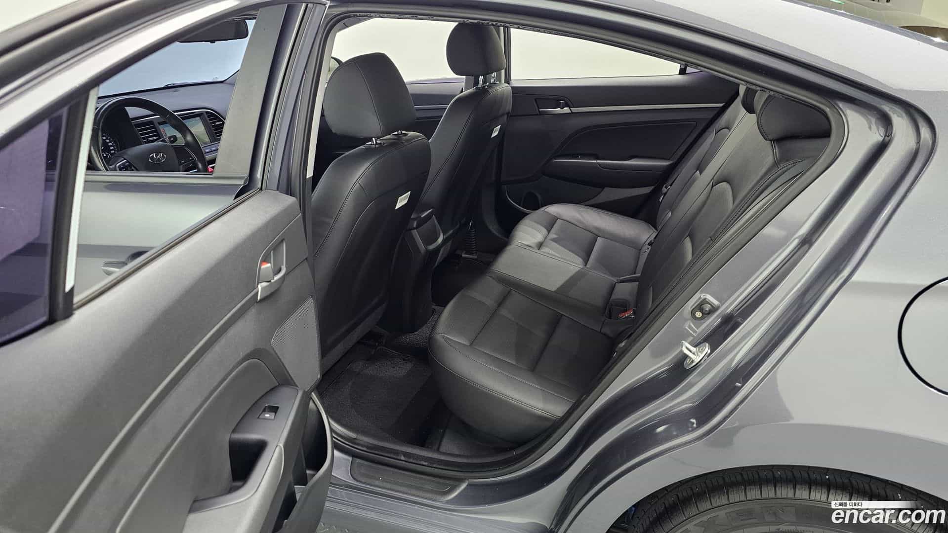 AVANTE Hyundai 2017.7-OPTION-040