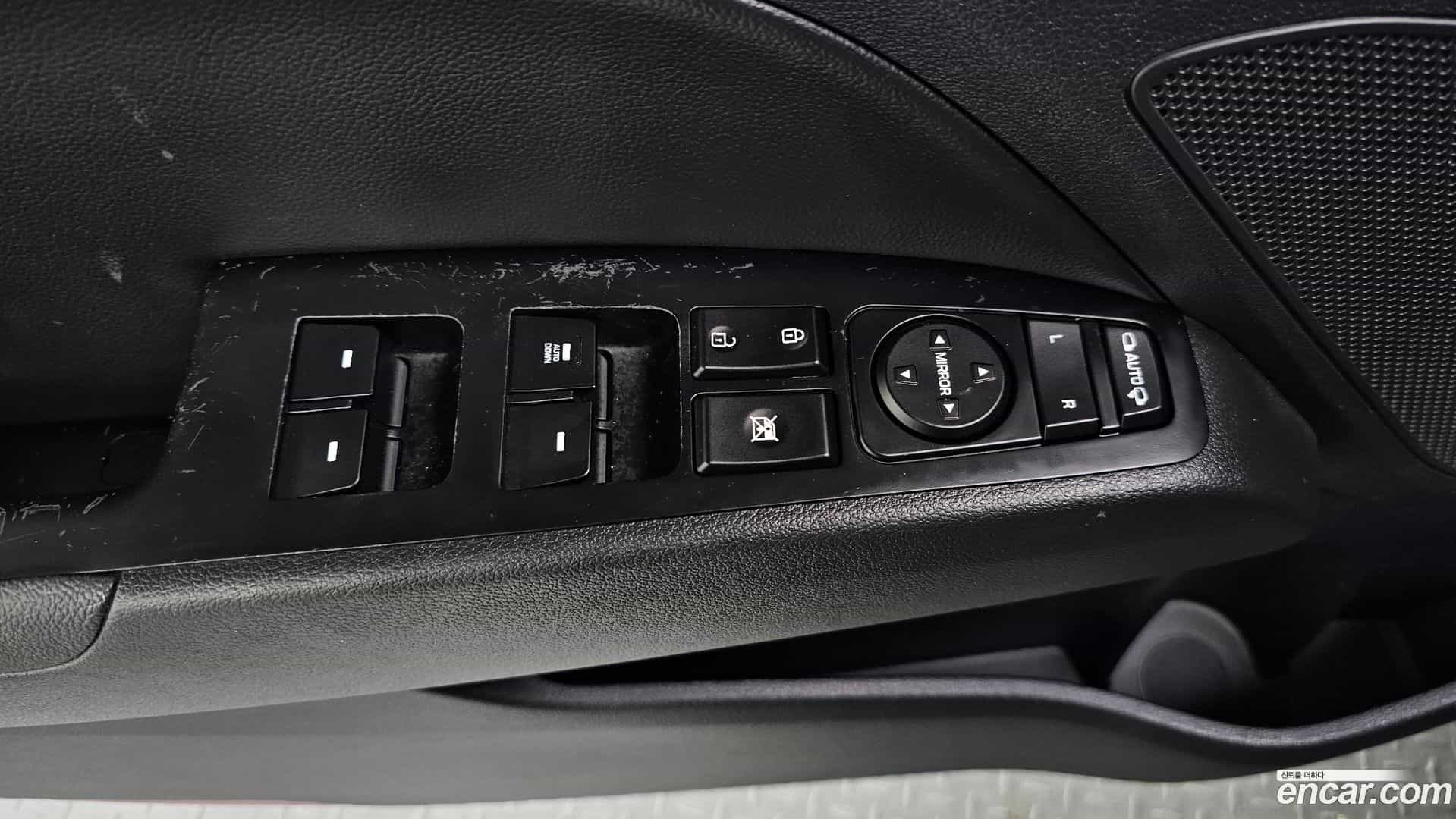 AVANTE Hyundai 2017.7-OPTION-042