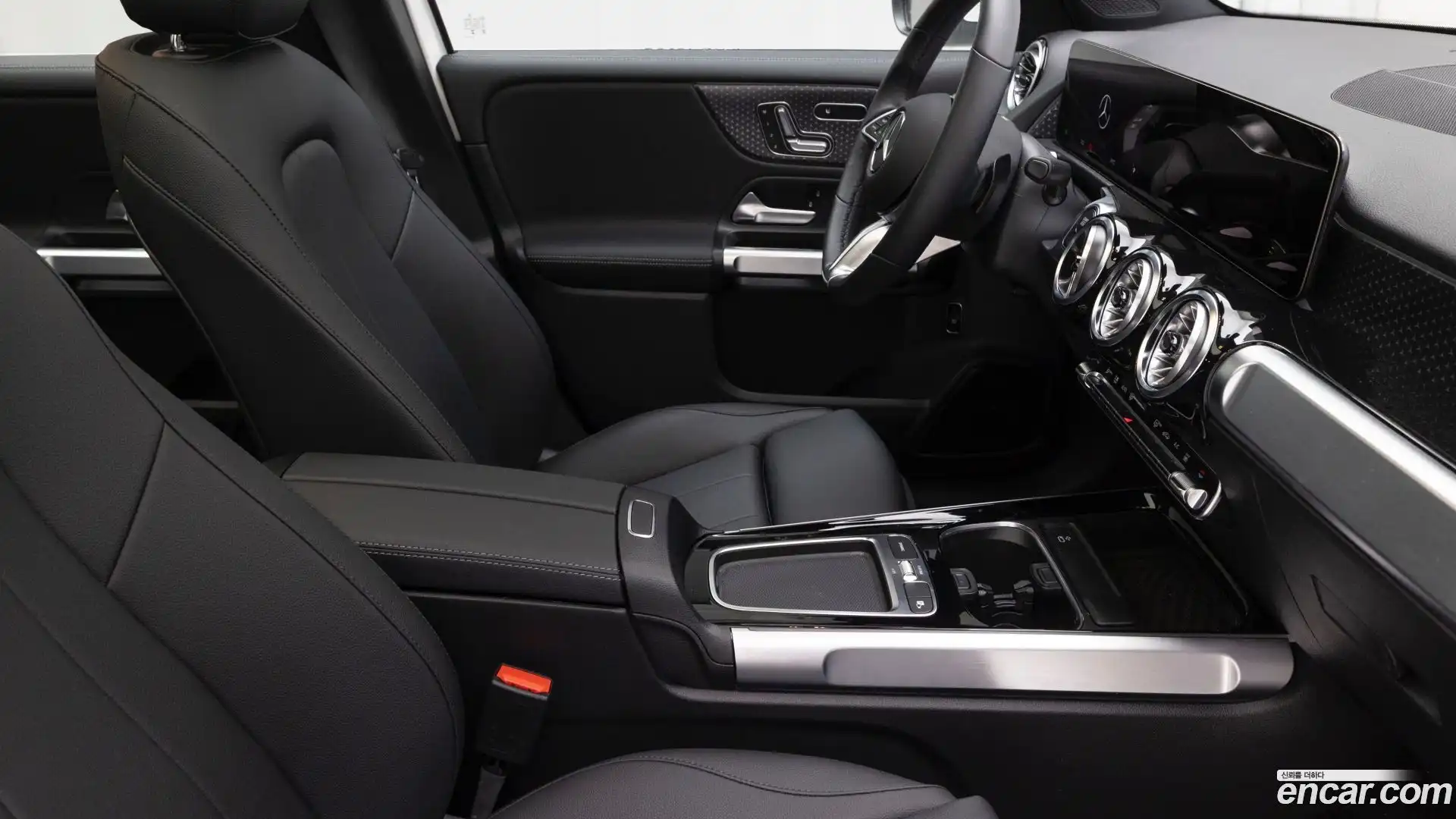 EQB Mercedes-Benz 2025.9-INNER-009