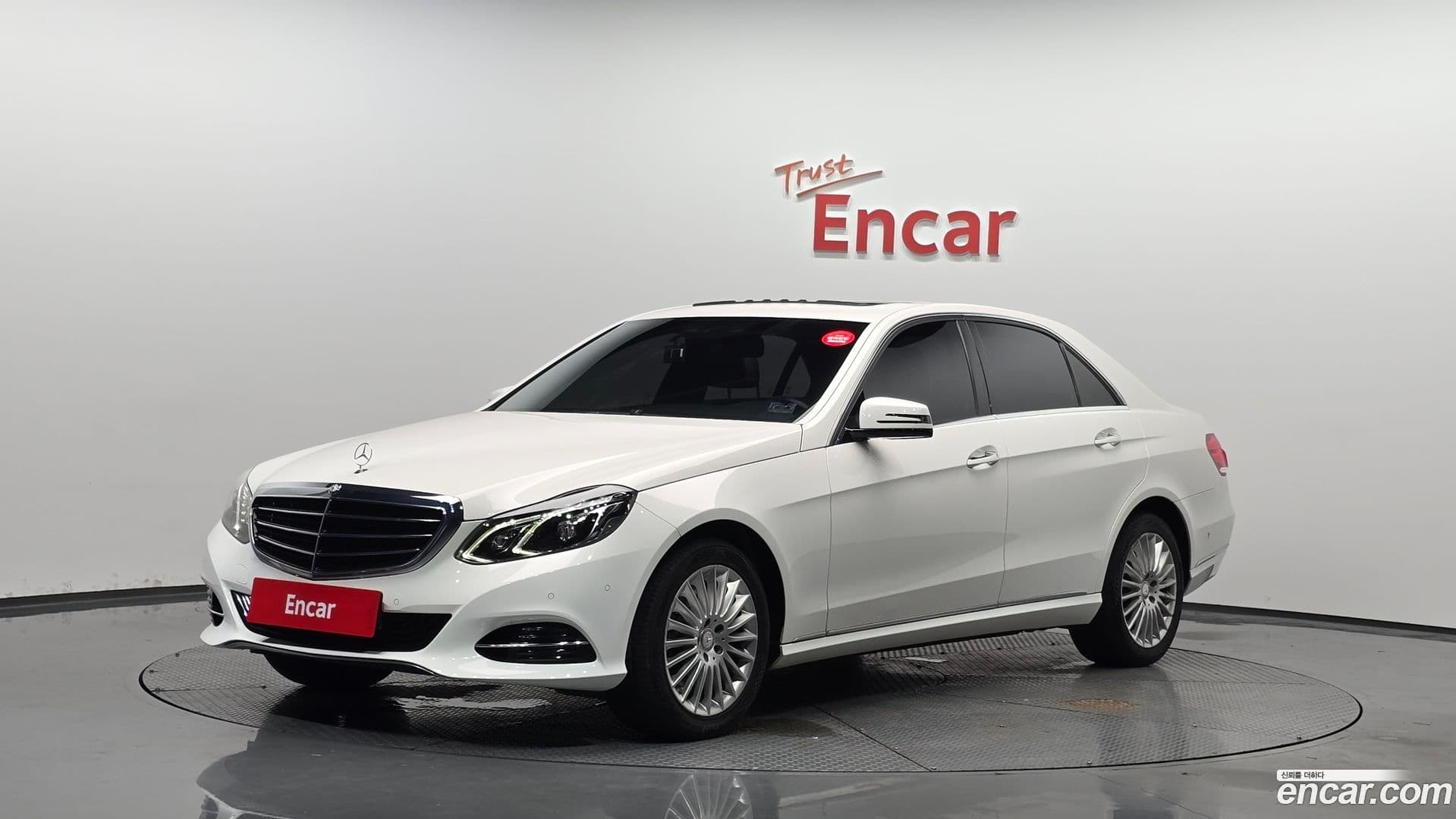 Main__Slider__Photo:E-Class Mercedes-Benz 2013.7-0