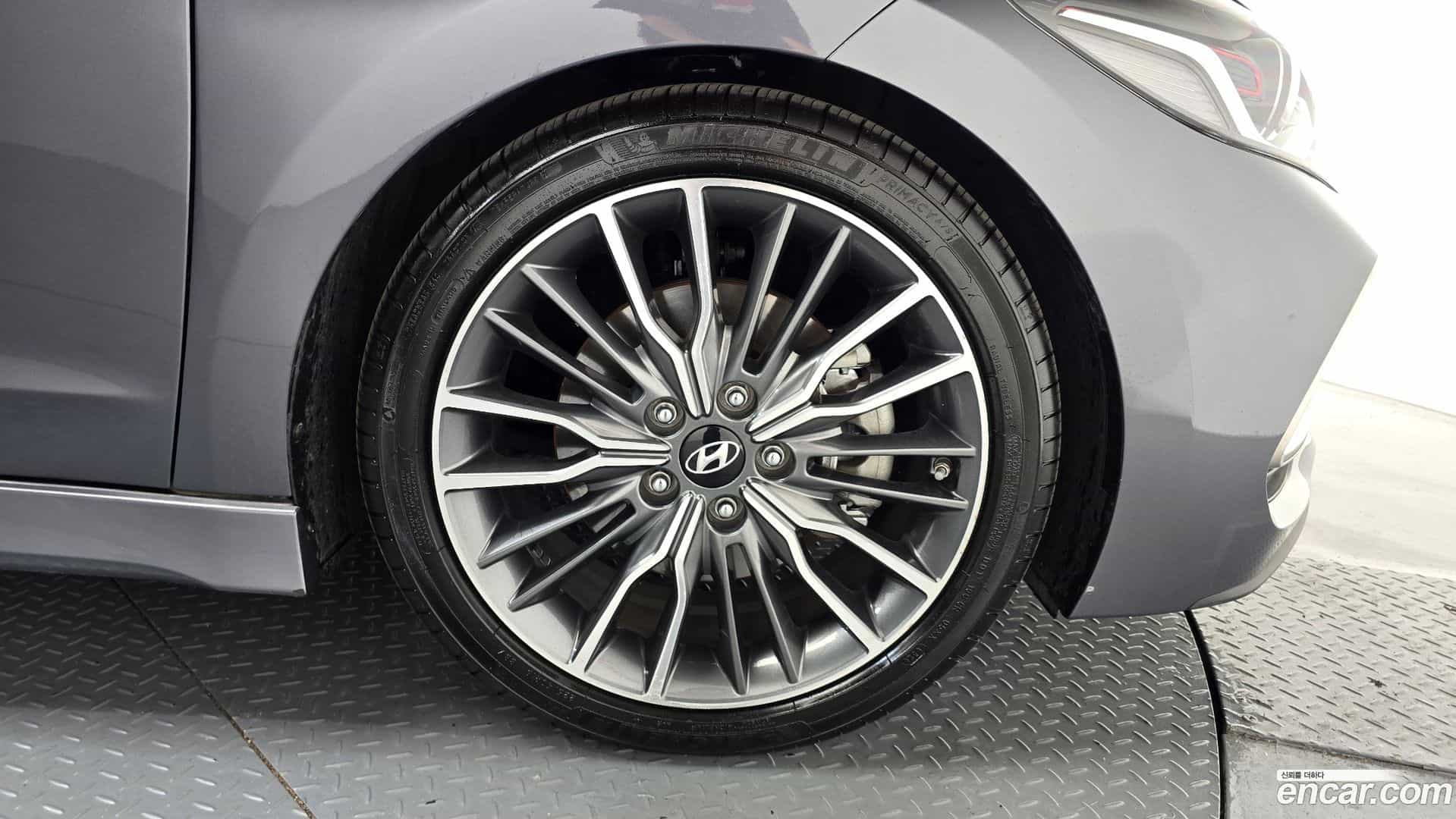 AVANTE Hyundai 2017.0-OUTER-031