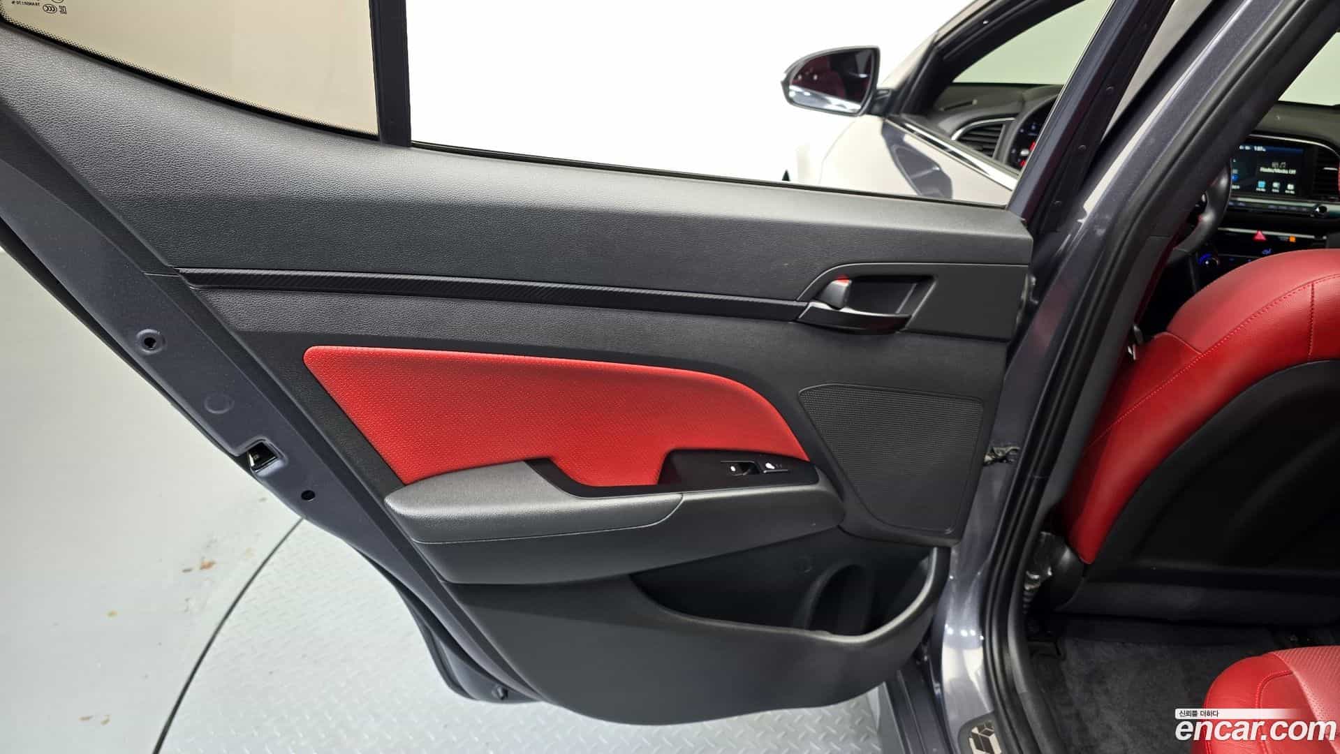 AVANTE Hyundai 2017.0-INNER-035