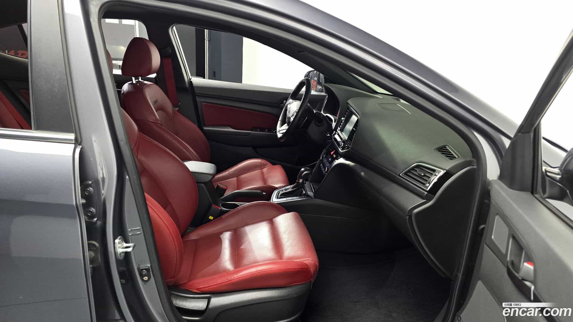AVANTE Hyundai 2017.0-INNER-036