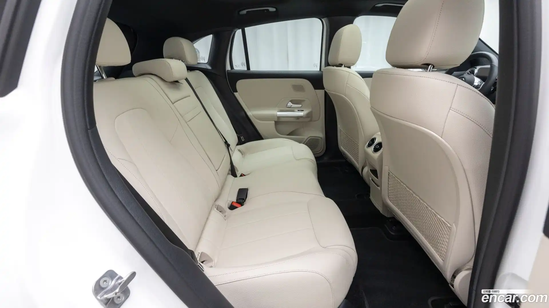 EQA Mercedes-Benz 2025.9-INNER-010