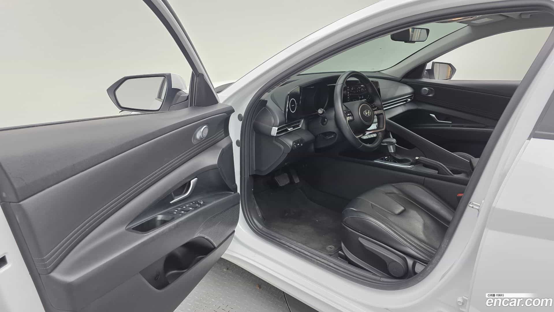 AVANTE Hyundai 2022.0-INNER-010