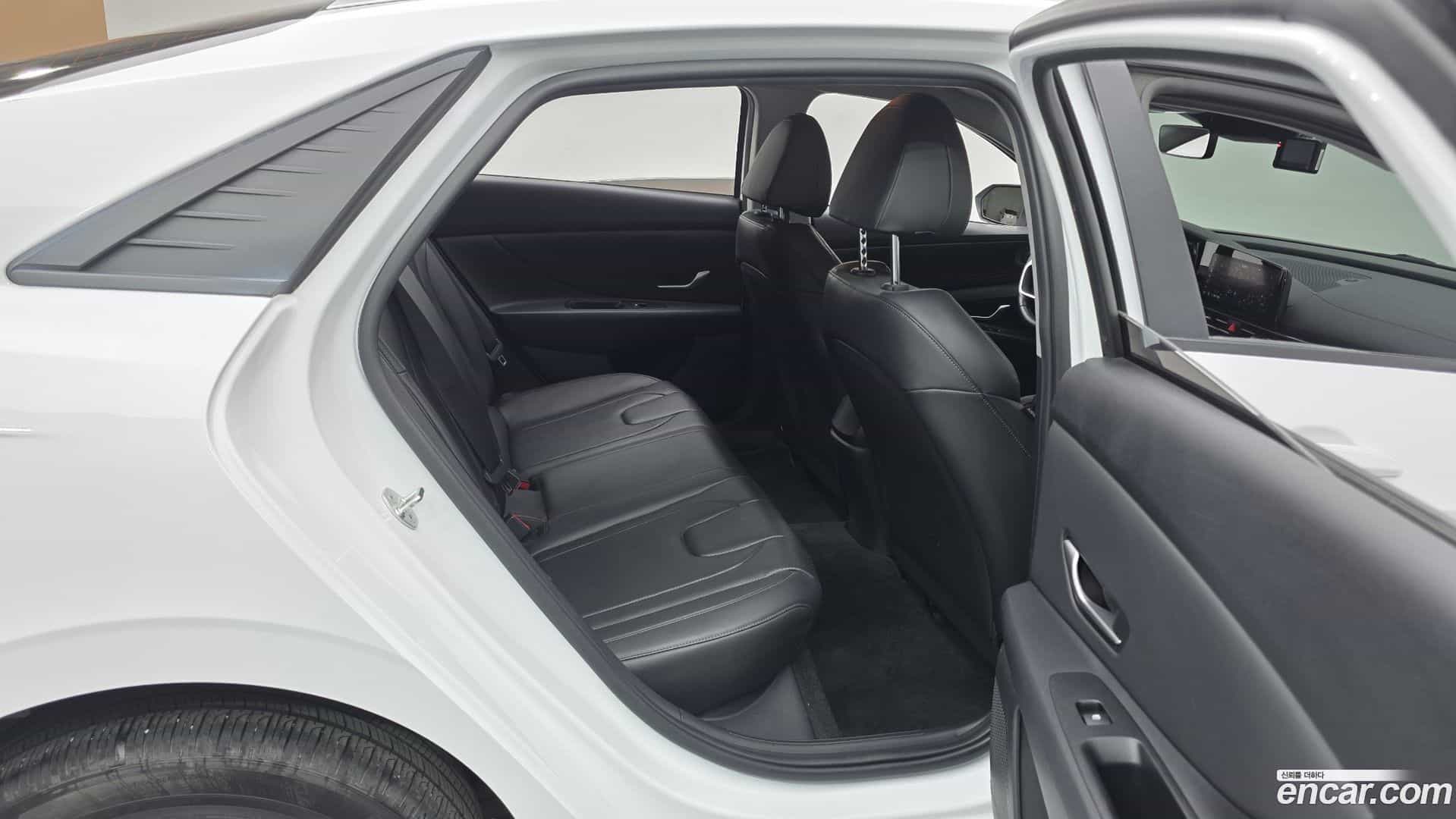 AVANTE Hyundai 2022.0-OPTION-015