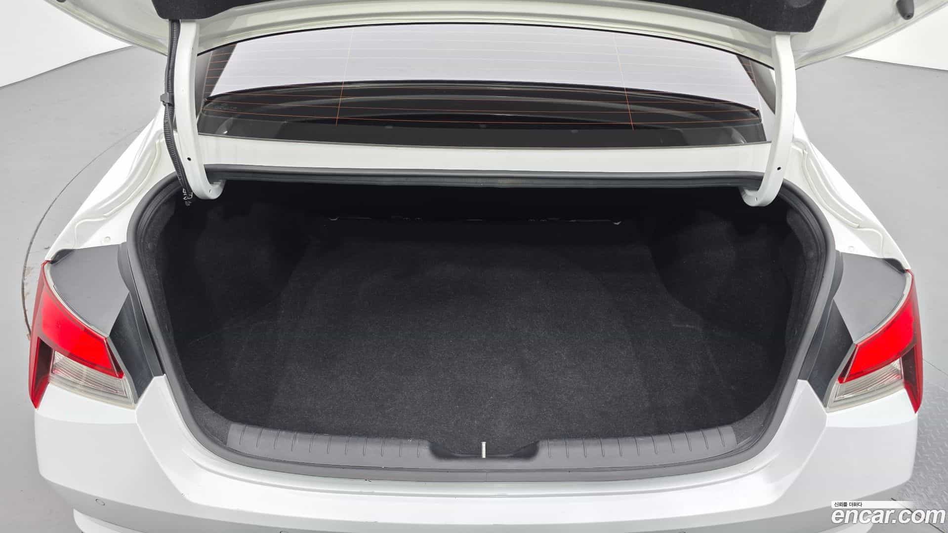AVANTE Hyundai 2022.0-OPTION-024