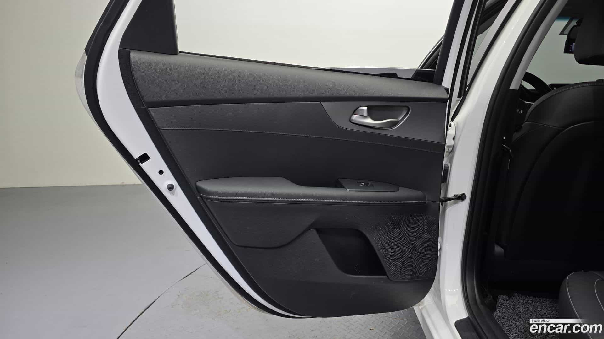 K3 Kia 2019.0-INNER-035