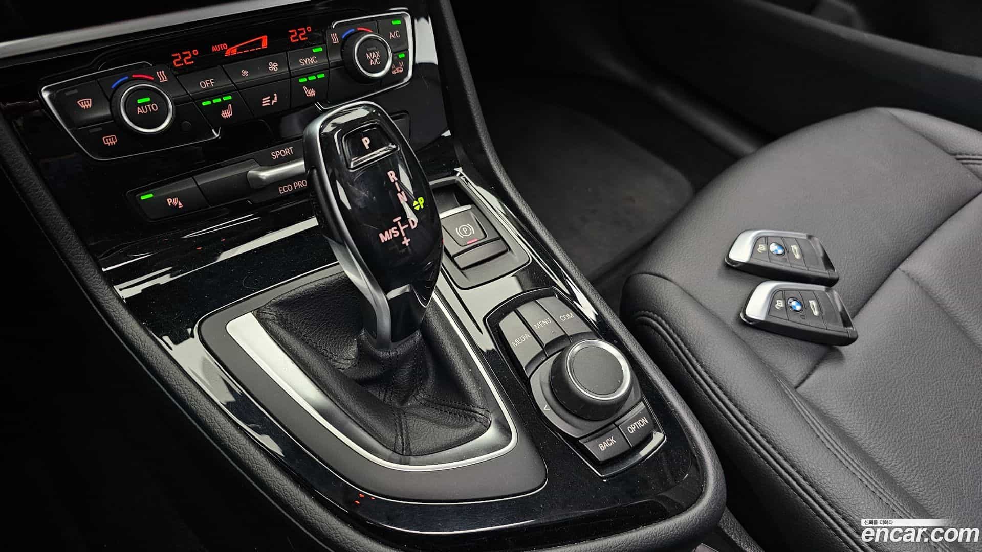 2-Series BMW 2020.6-INNER-009