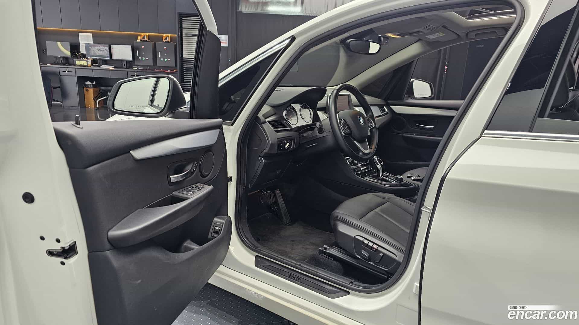 2-Series BMW 2020.6-INNER-010