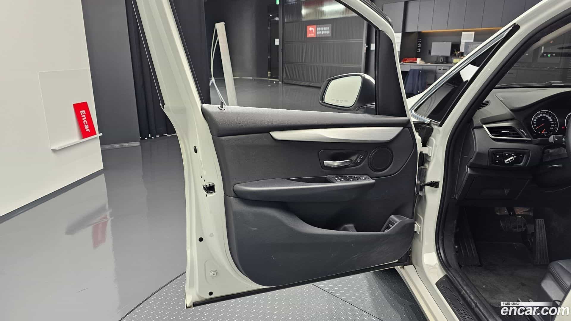 2-Series BMW 2020.6-INNER-034