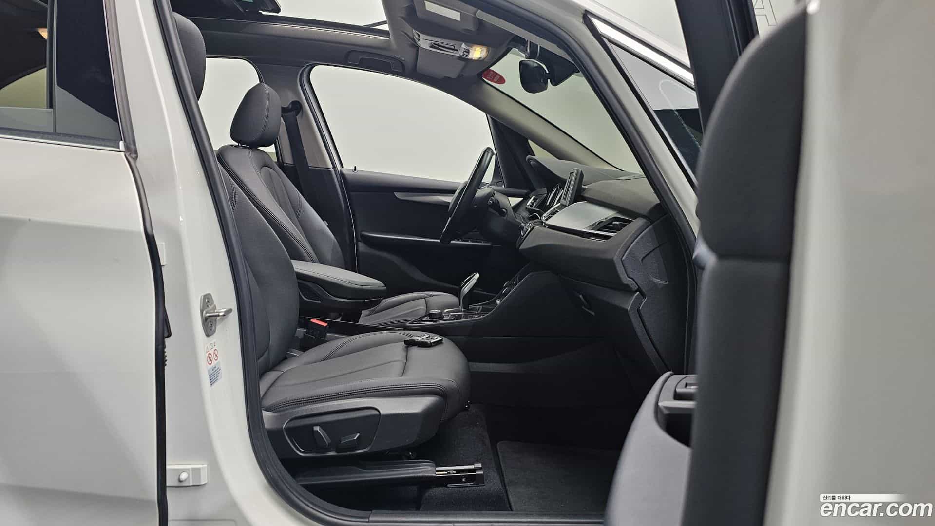 2-Series BMW 2020.6-INNER-036