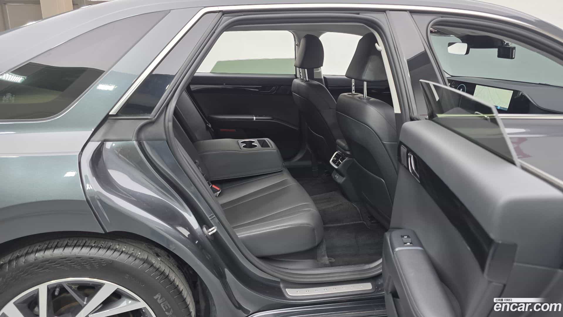 Grandeur Hyundai 2023.10-OPTION-015